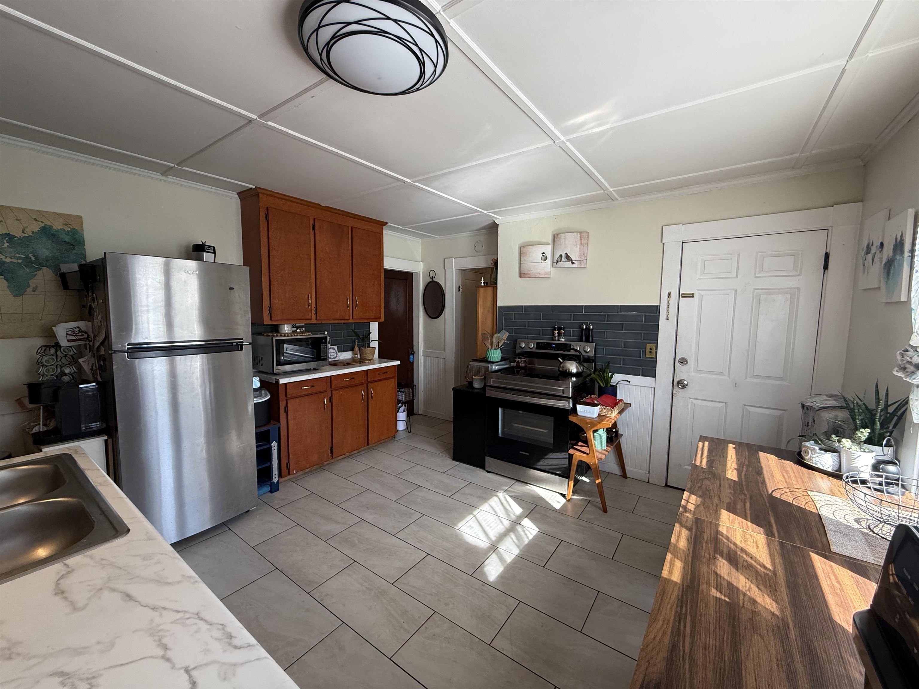 670 Central Street Property Photo 17