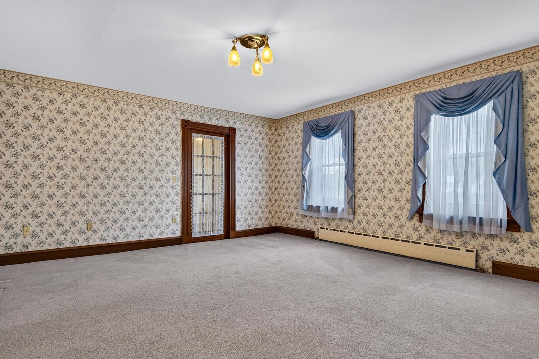 2279 North Grove Street Property Photo 19