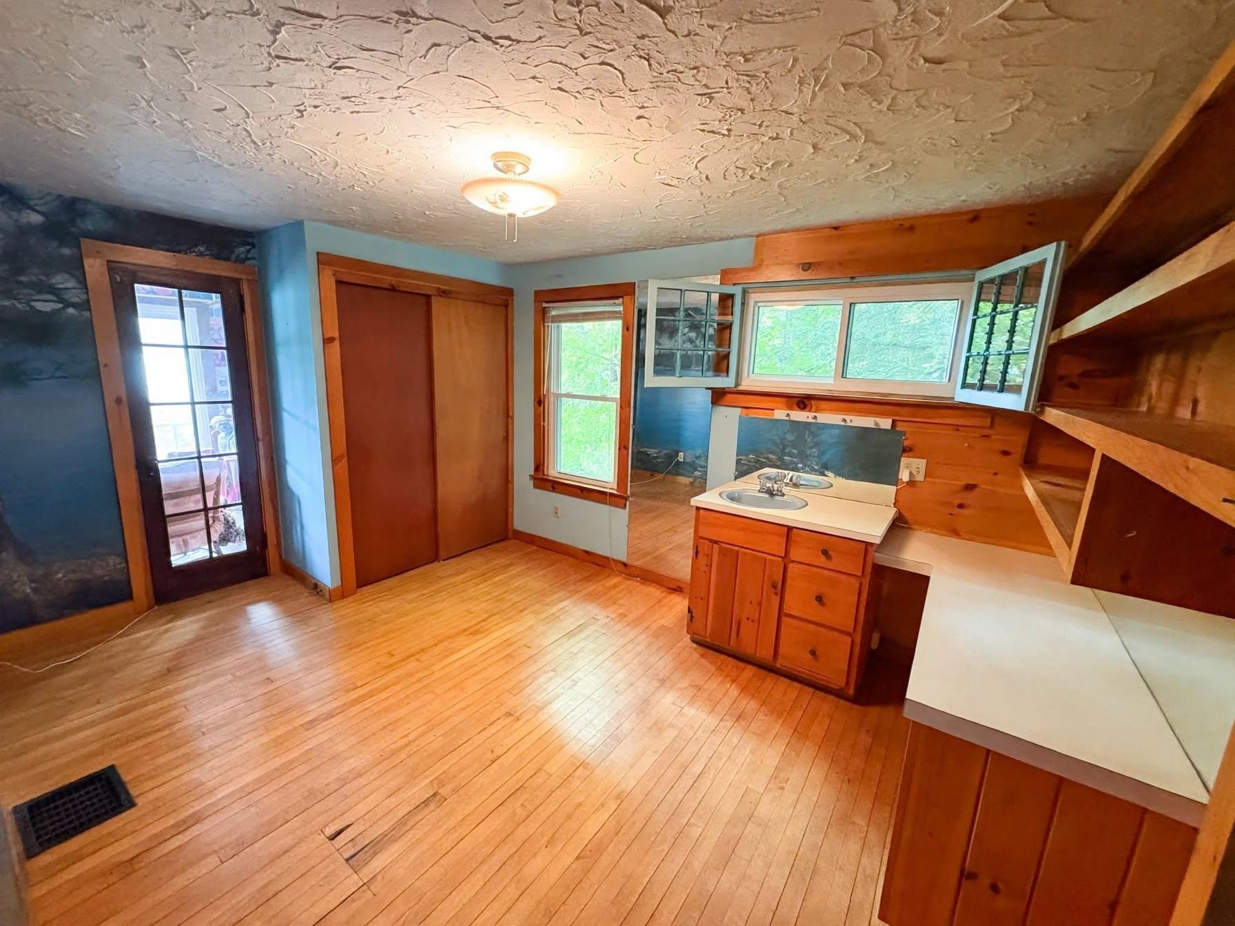 2643 Main Street Property Photo 11