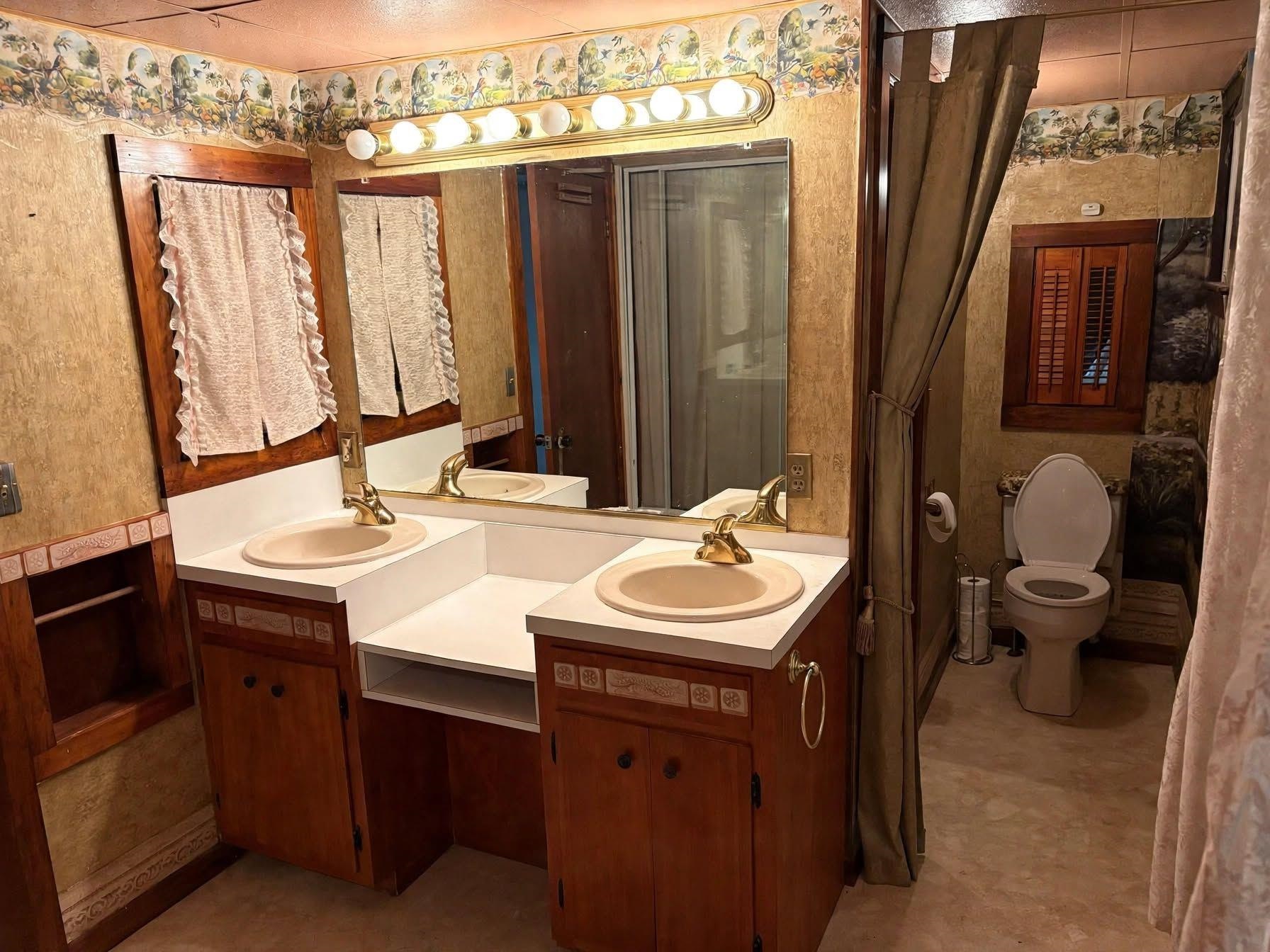 2643 Main Street Property Photo 14