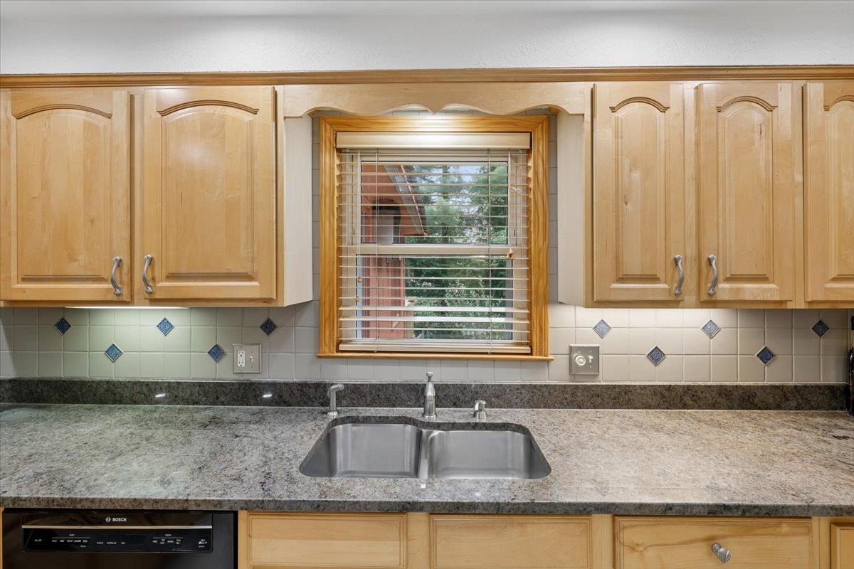 25 Bicentennial Drive Property Photo 10