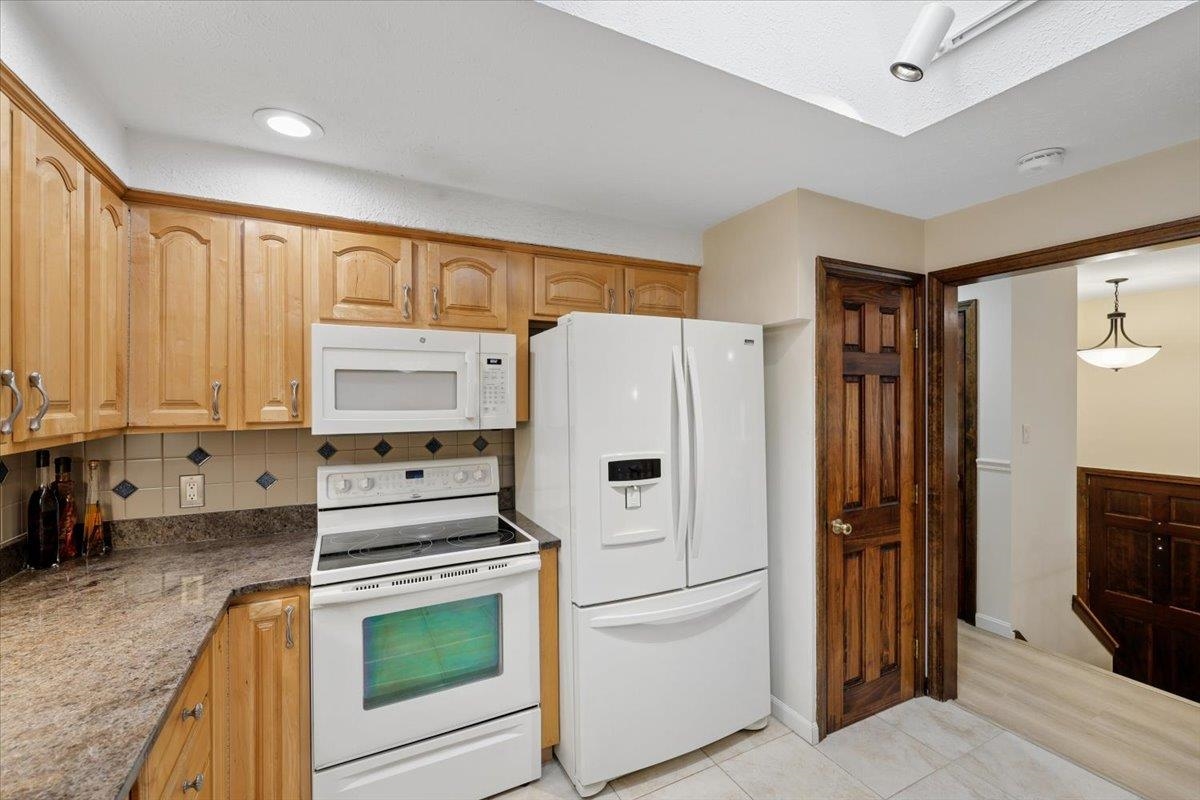 25 Bicentennial Drive Property Photo 11