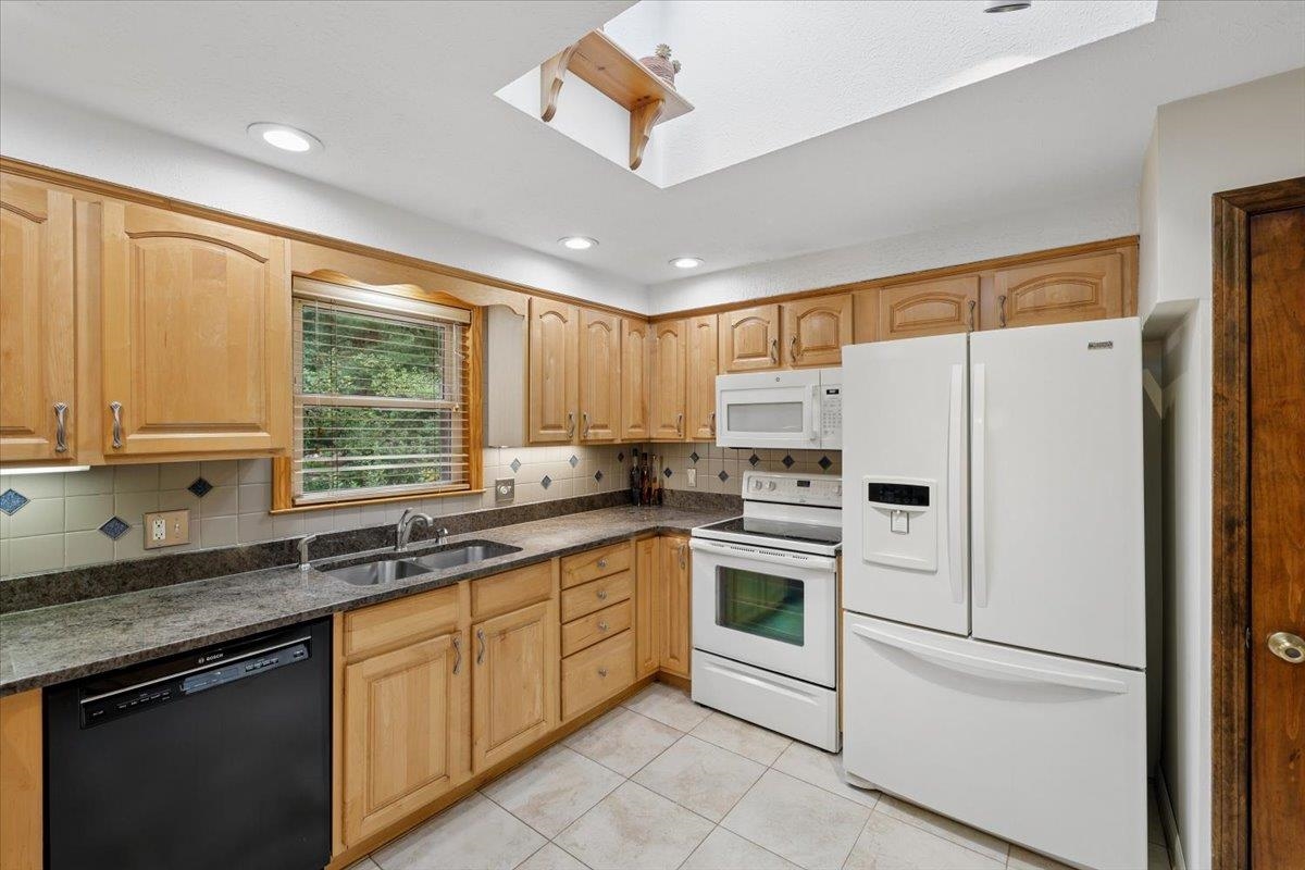 25 Bicentennial Drive Property Photo 12