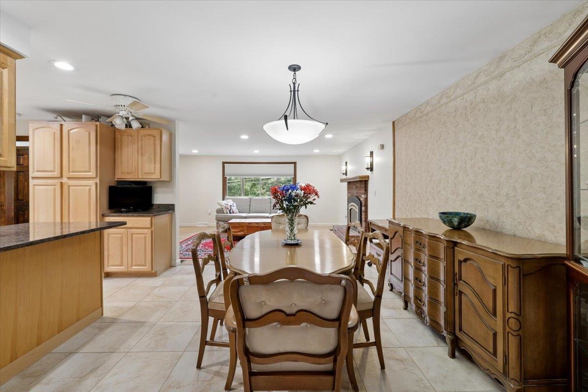 25 Bicentennial Drive Property Photo 14