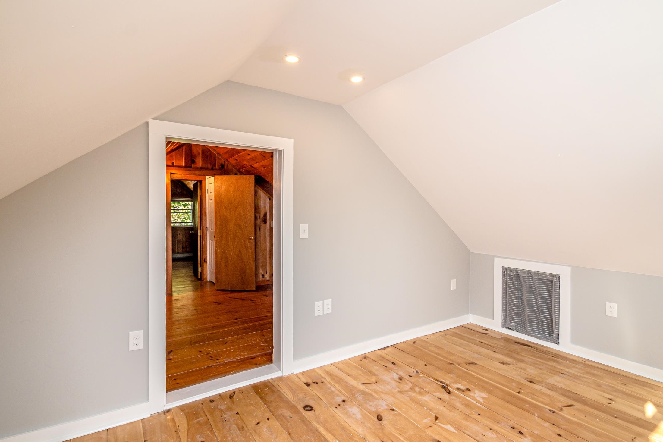 8 Eliot Drive Property Photo 25