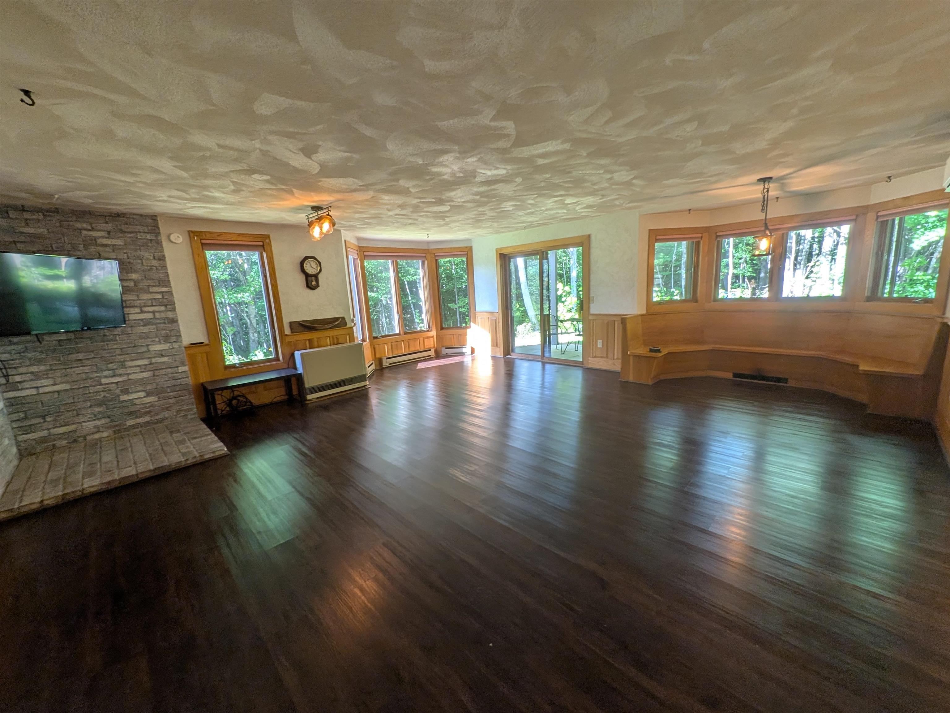 F21 Christmas Mountain Road Property Photo 4