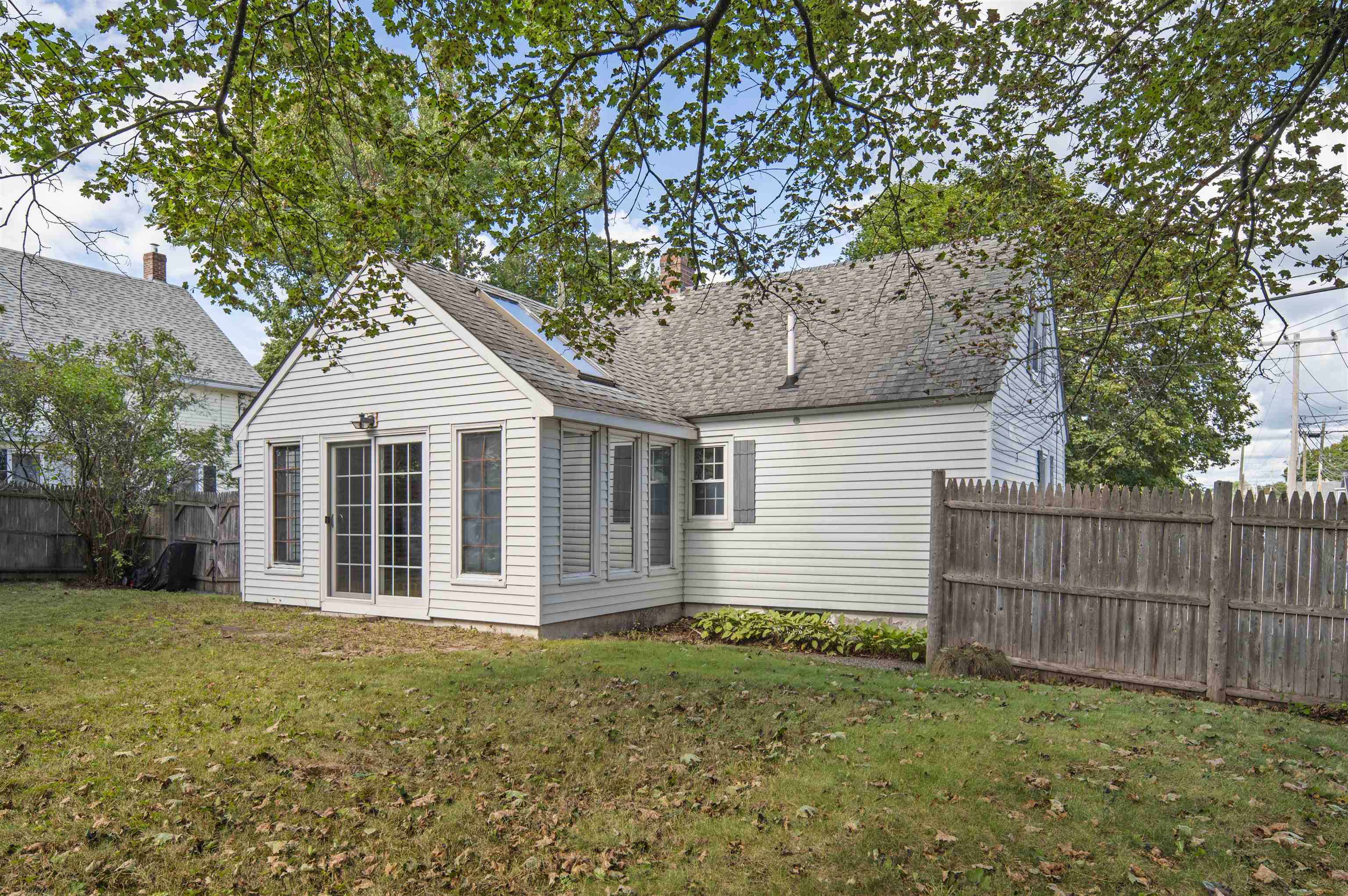 10 Sylvain Street Property Photo 6
