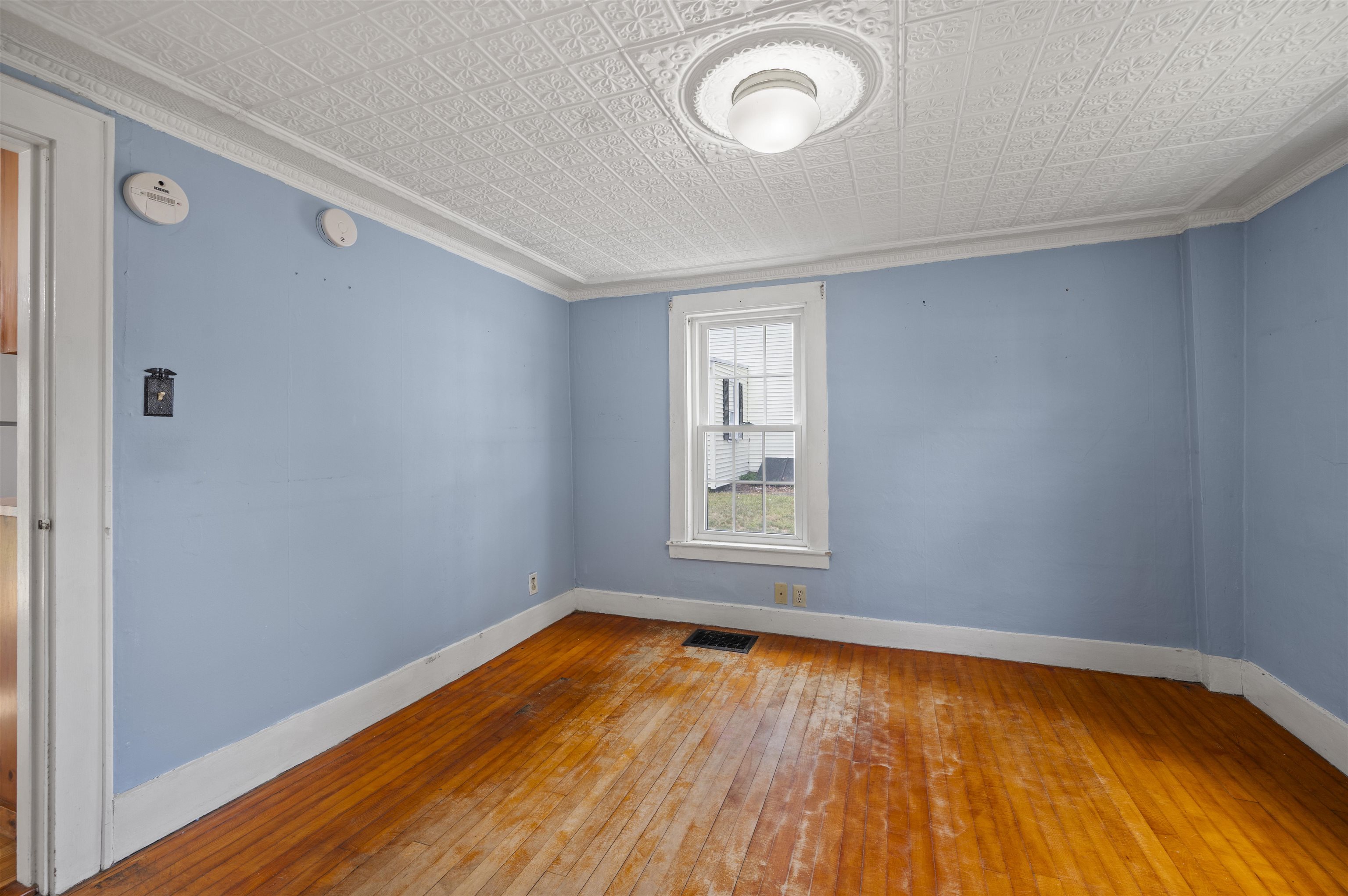 10 Sylvain Street Property Photo 8