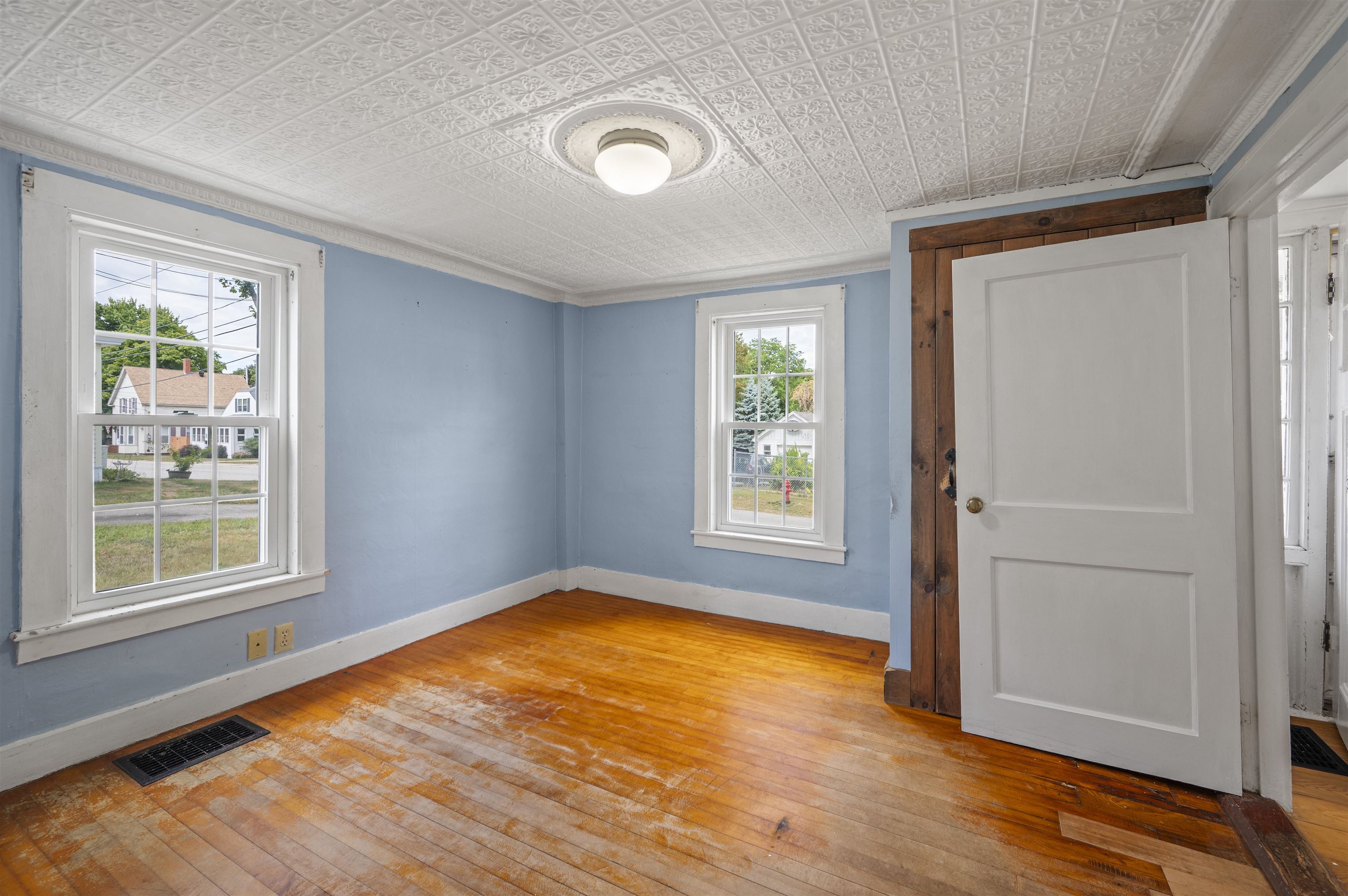 10 Sylvain Street Property Photo 9