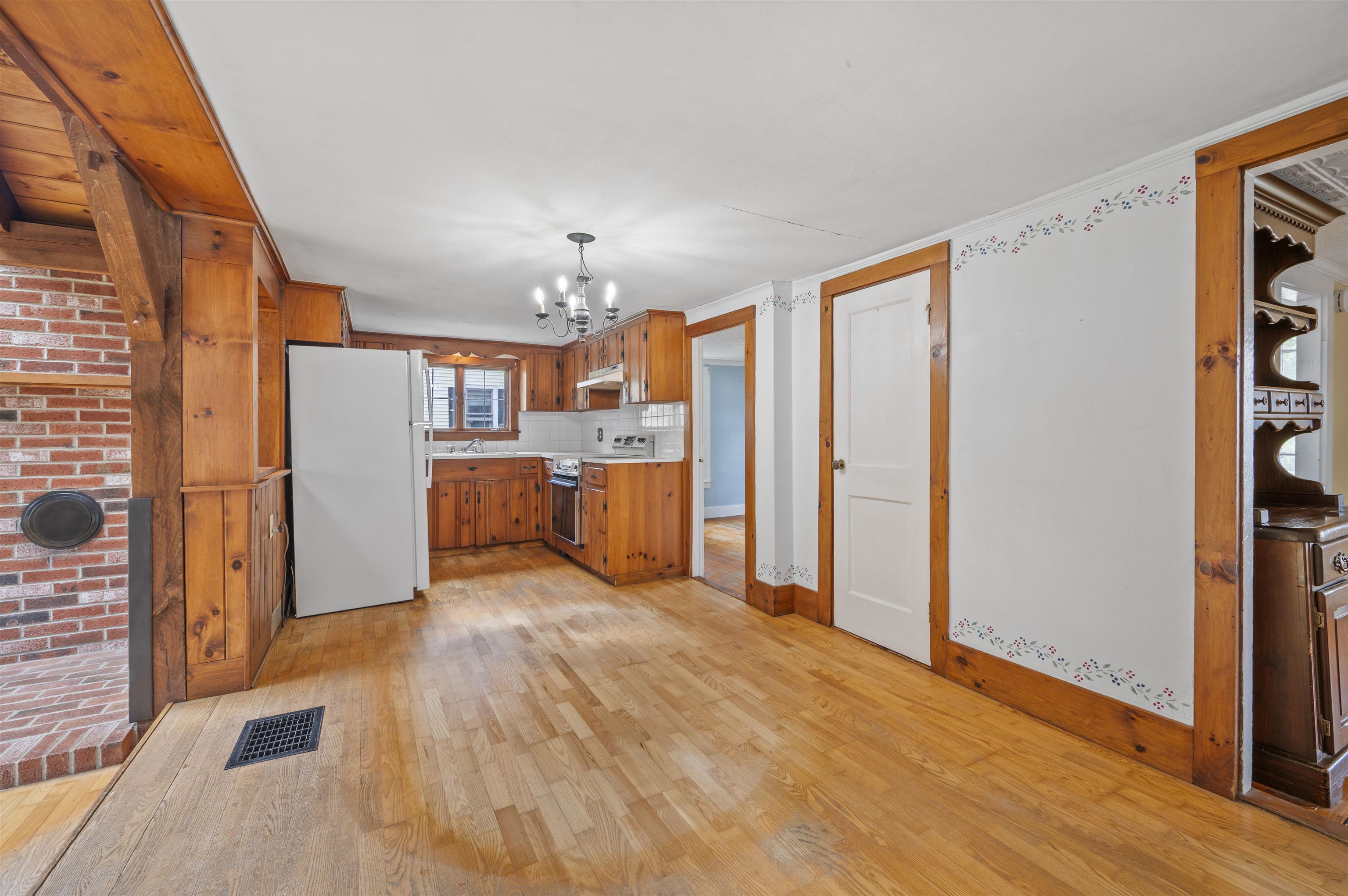 10 Sylvain Street Property Photo 11