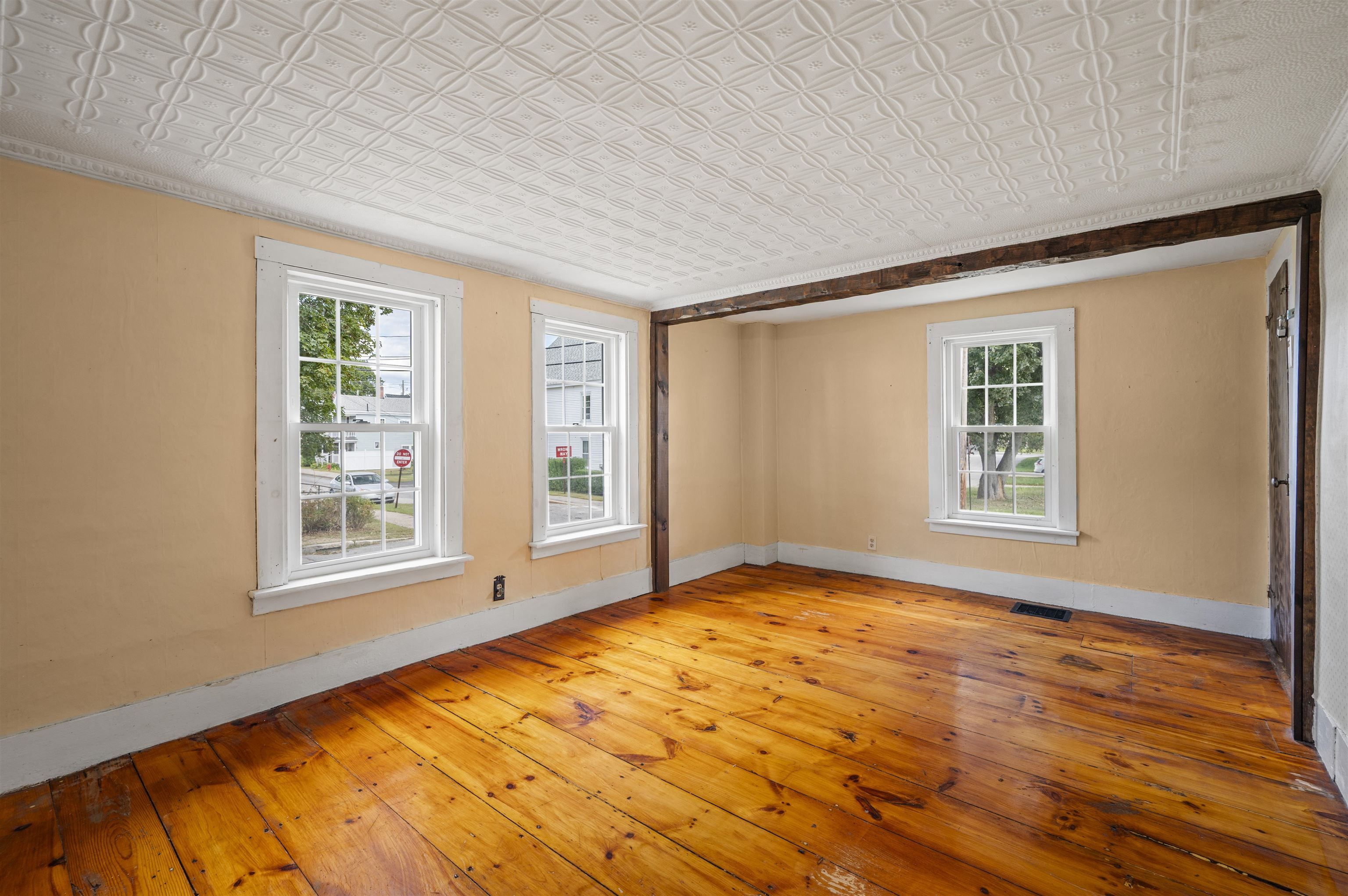 10 Sylvain Street Property Photo 18