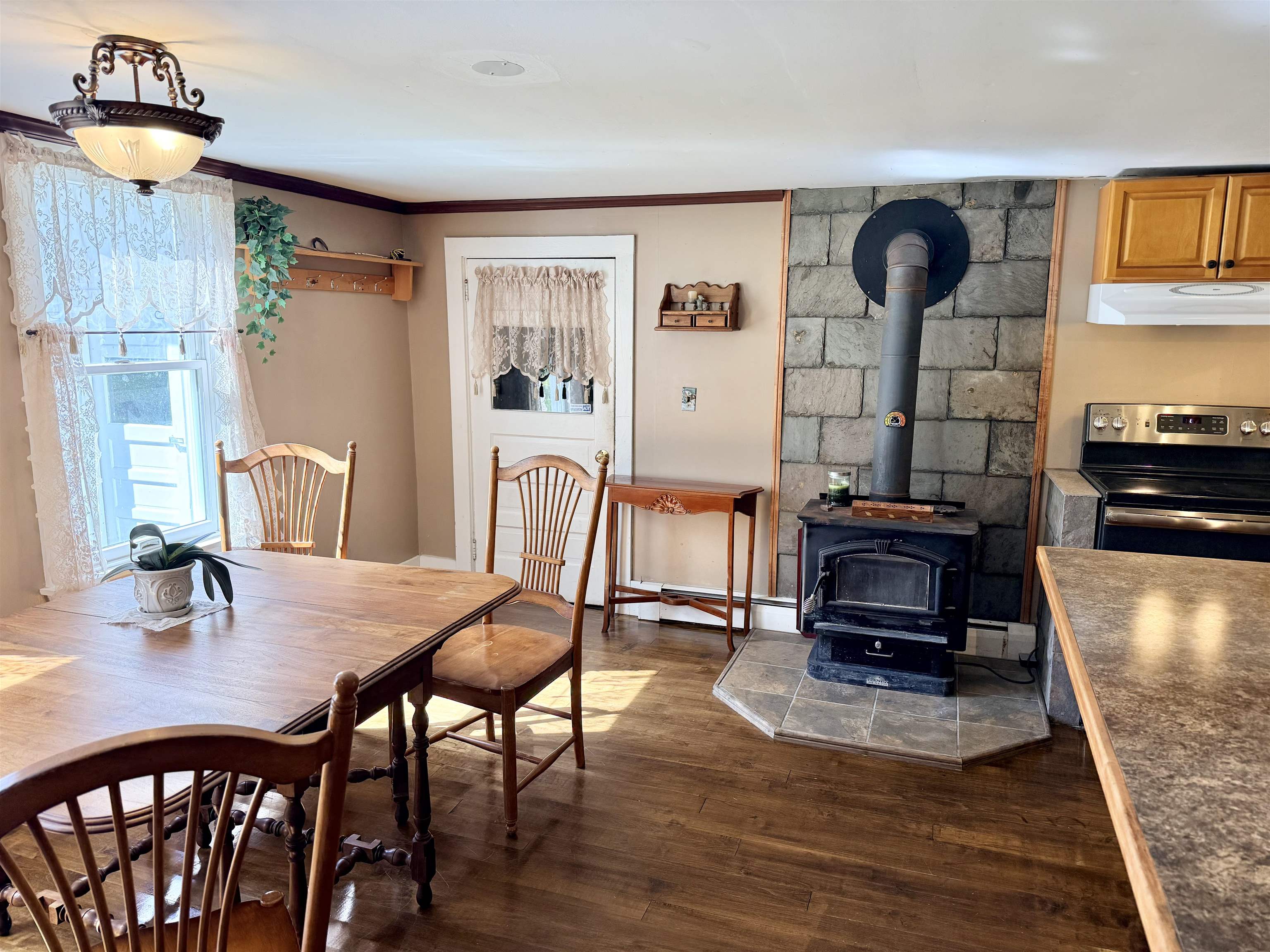 672 Huckle Hill Road Property Photo 3