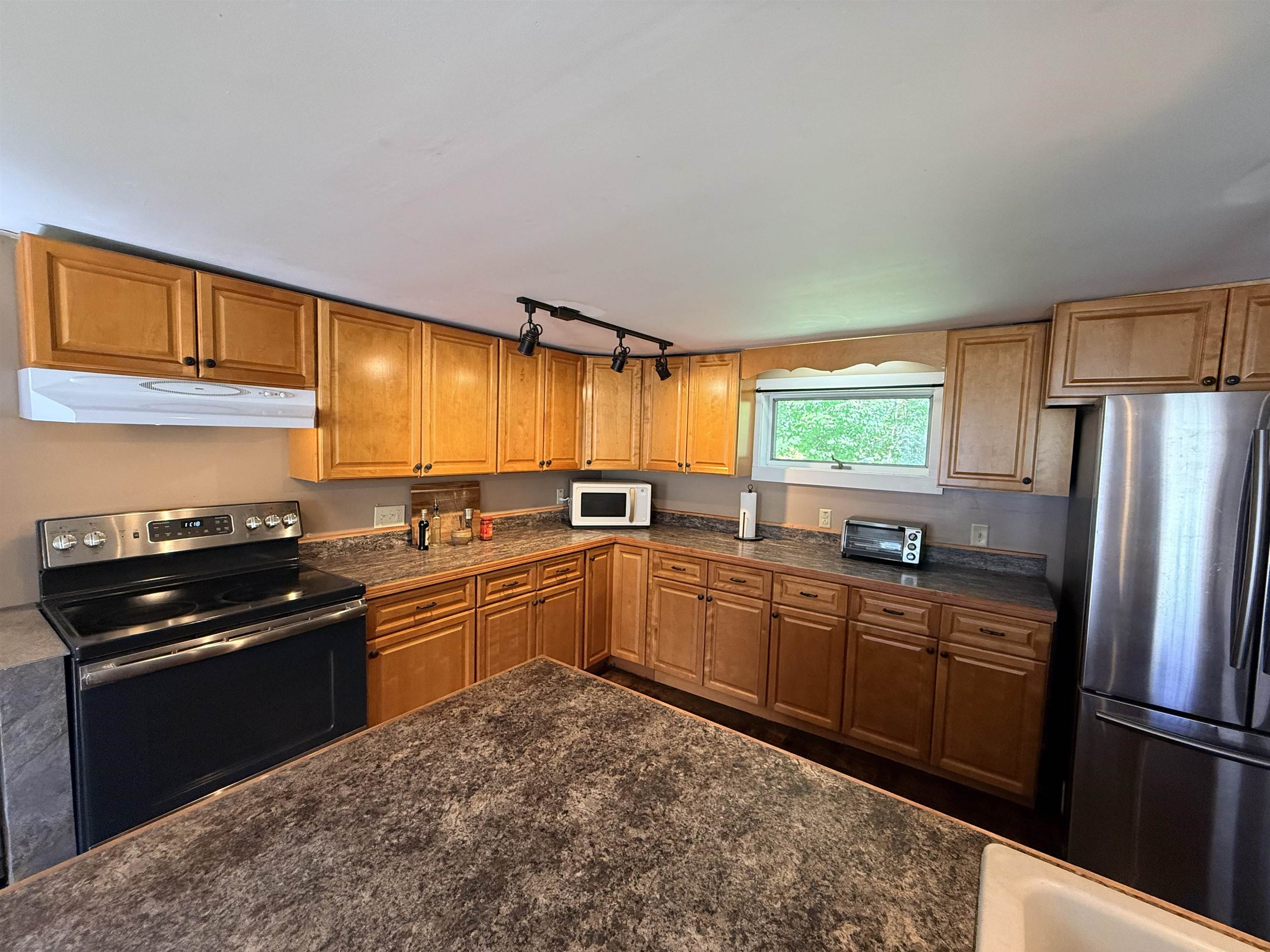 672 Huckle Hill Road Property Photo 6