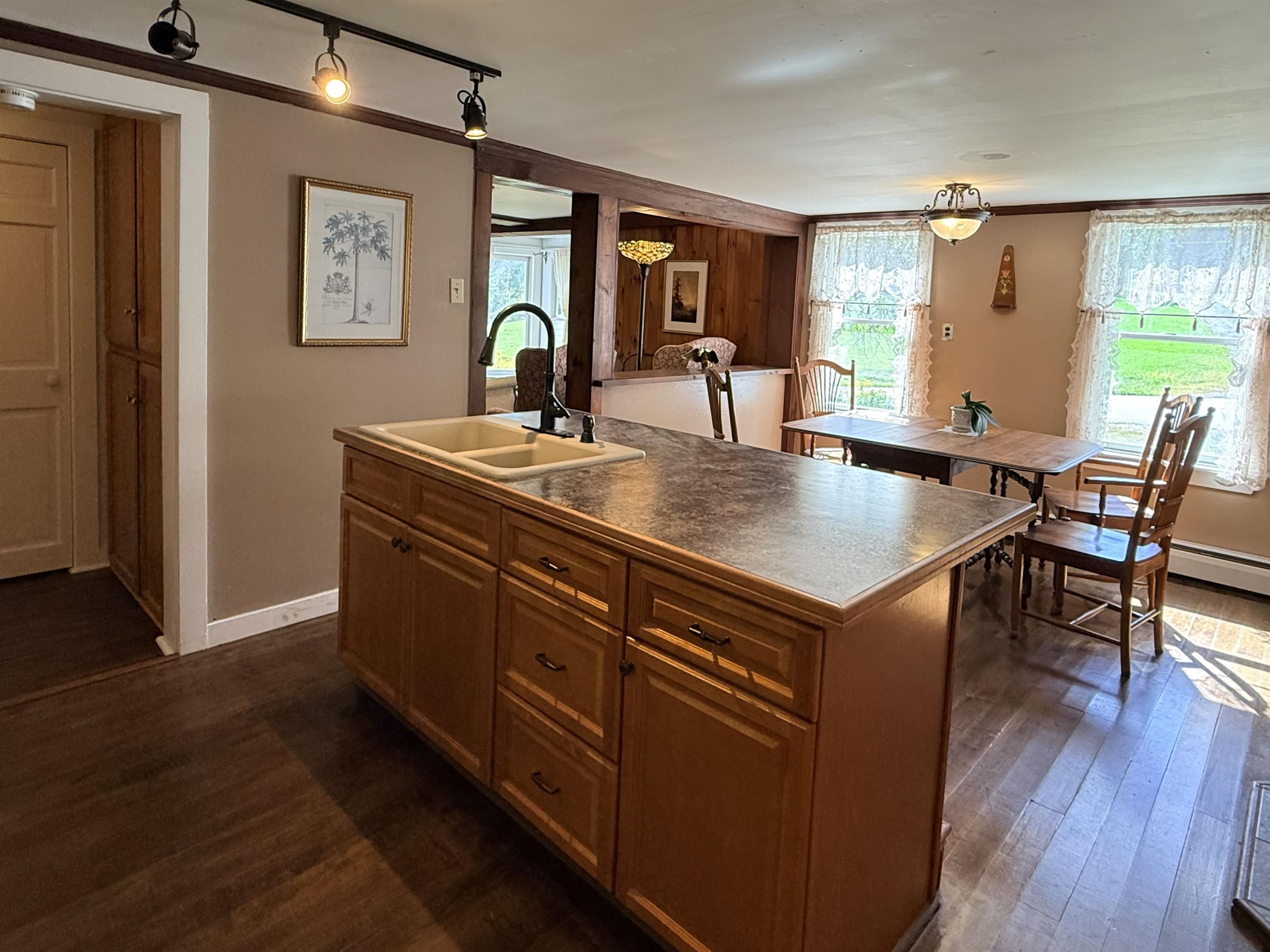 672 Huckle Hill Road Property Photo 7