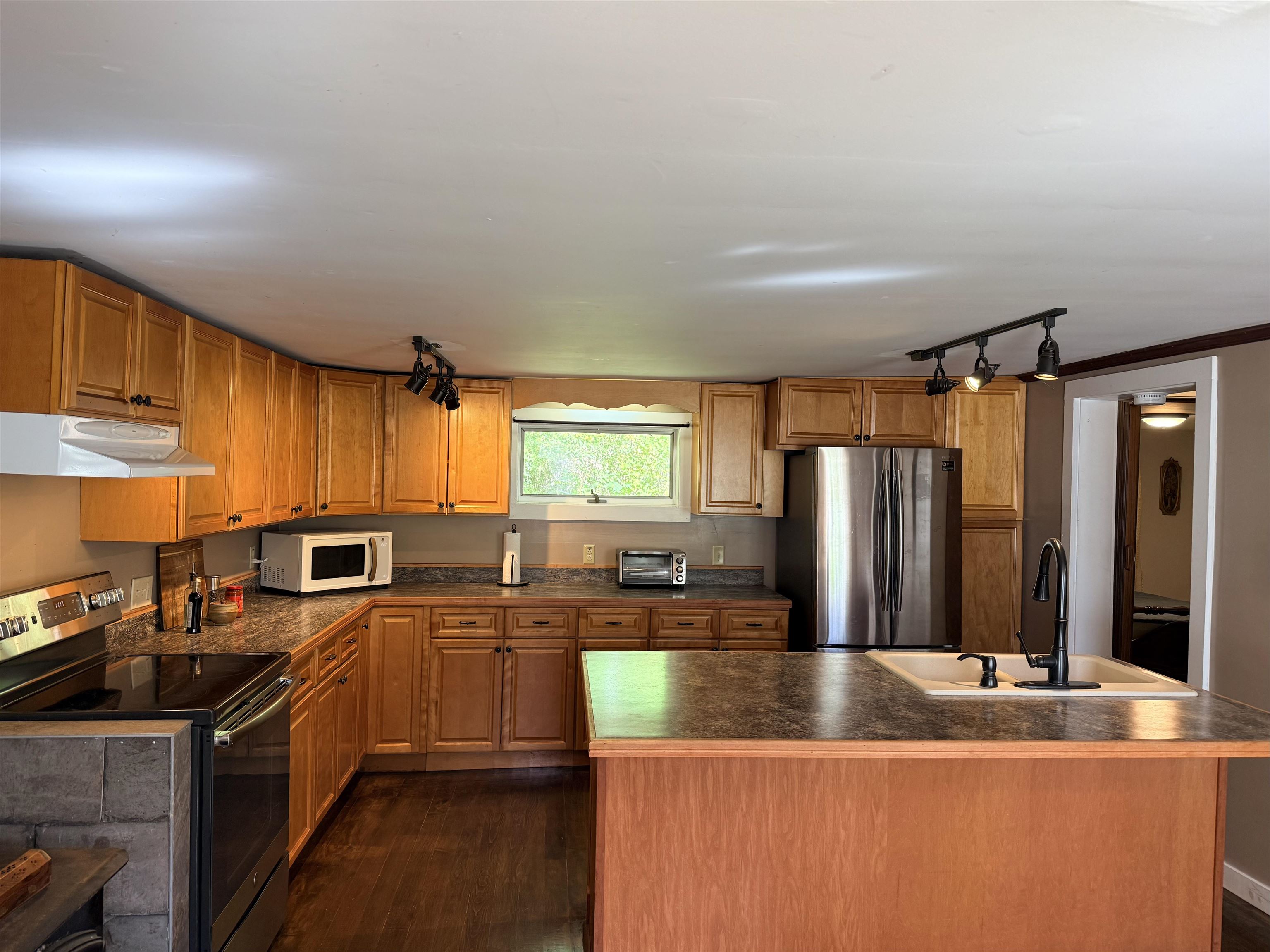 672 Huckle Hill Road Property Photo 10