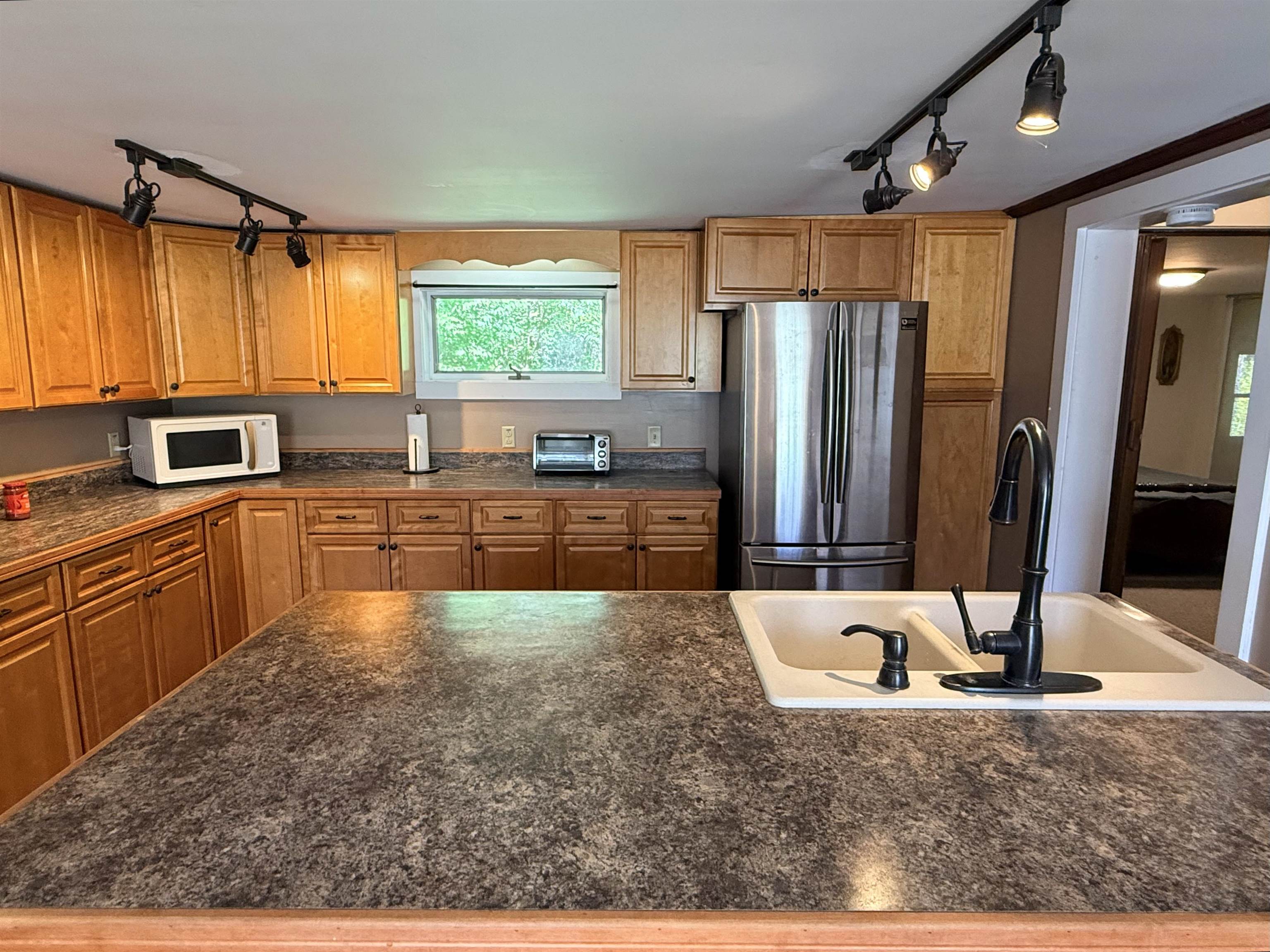 672 Huckle Hill Road Property Photo 11