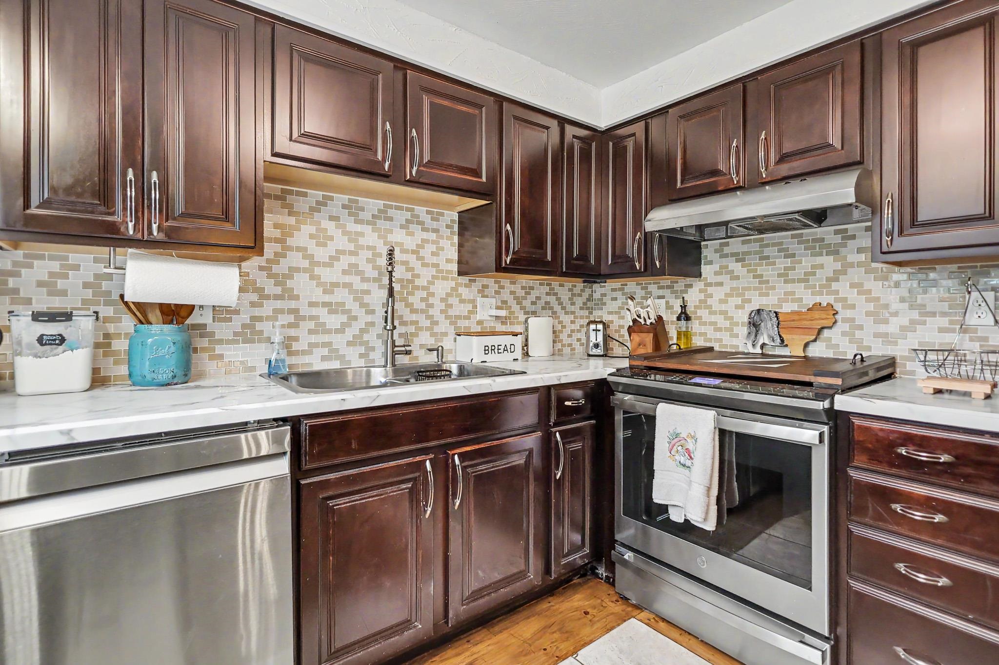 36 Saint Laurent Drive Property Photo 12