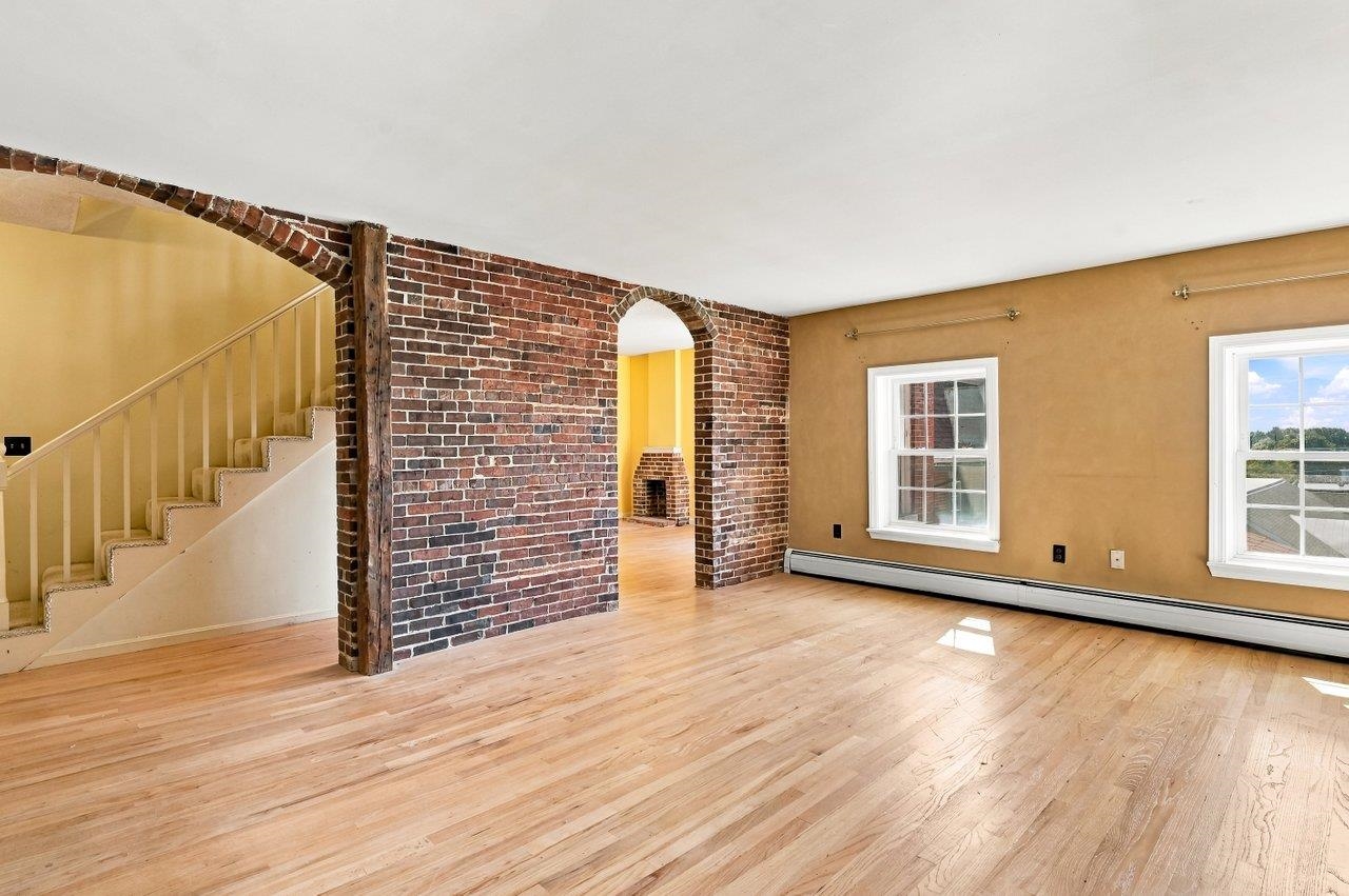 711 Central Avenue Property Photo 4