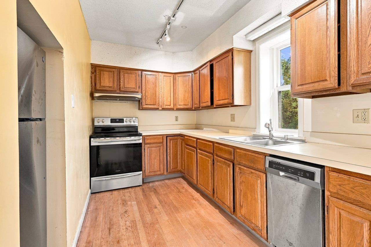711 Central Avenue Property Photo 10