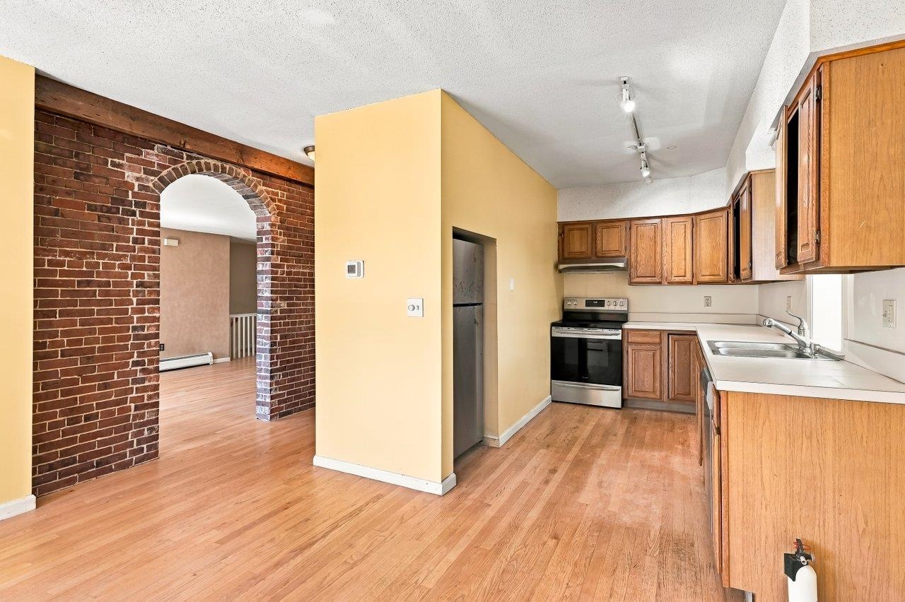 711 Central Avenue Property Photo 11