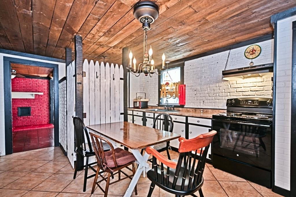 22 Adams Avenue Property Photo 8
