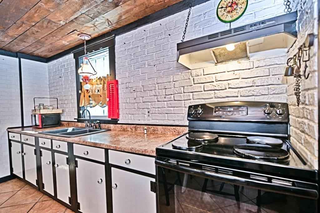 22 Adams Avenue Property Photo 11