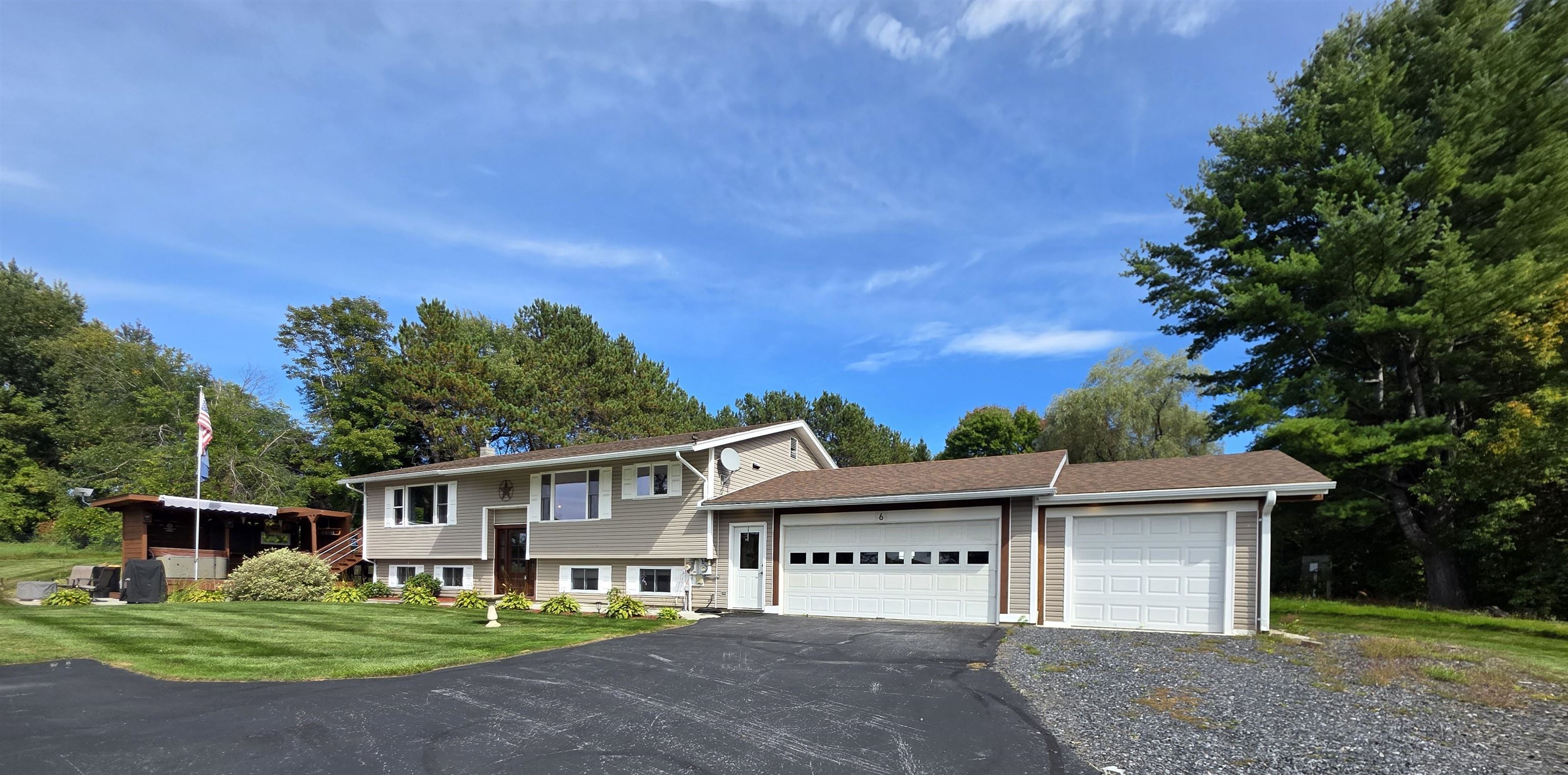 6 Meadowcrest Lane Property Photo 1