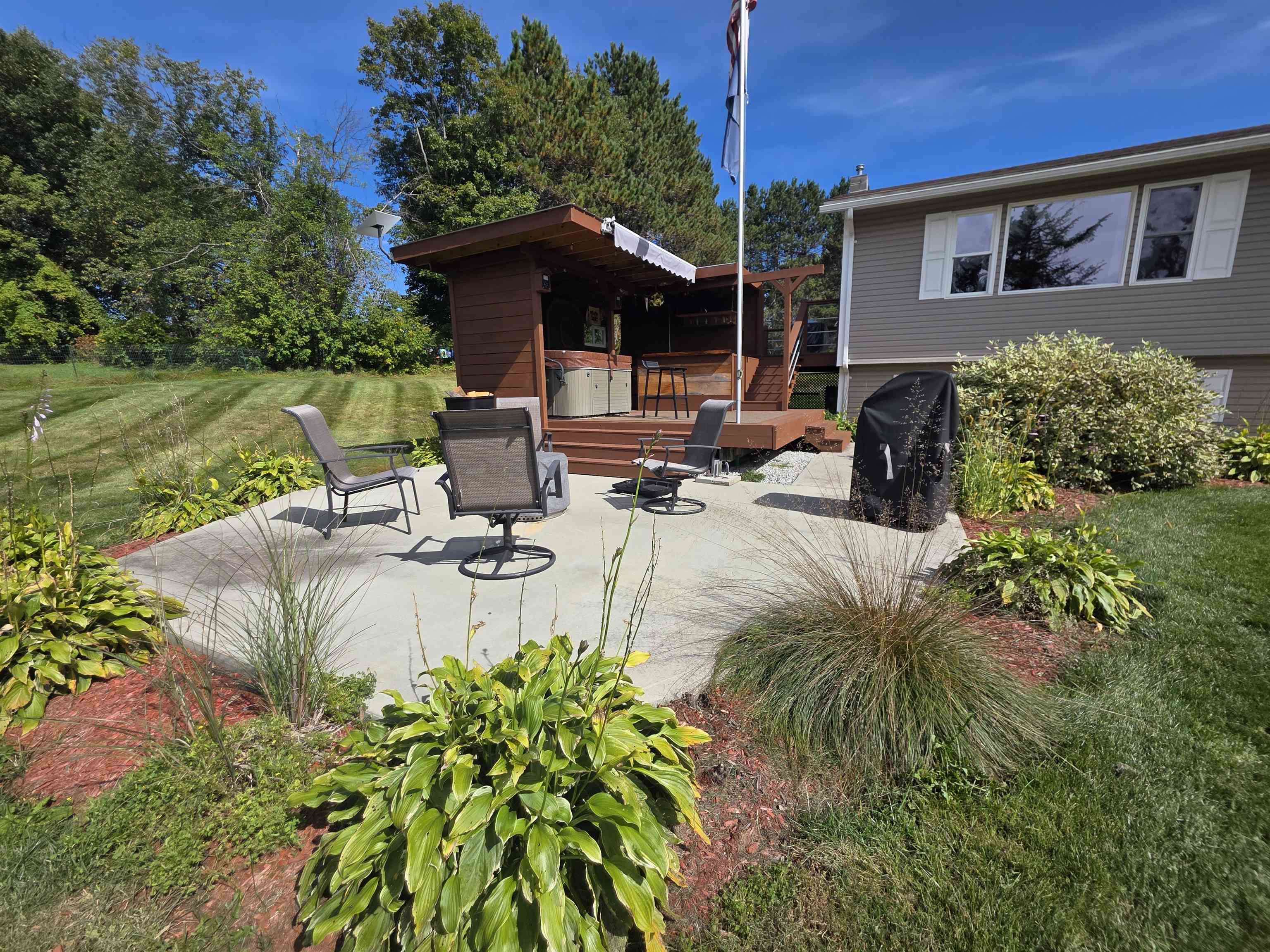 6 Meadowcrest Lane Property Photo 3