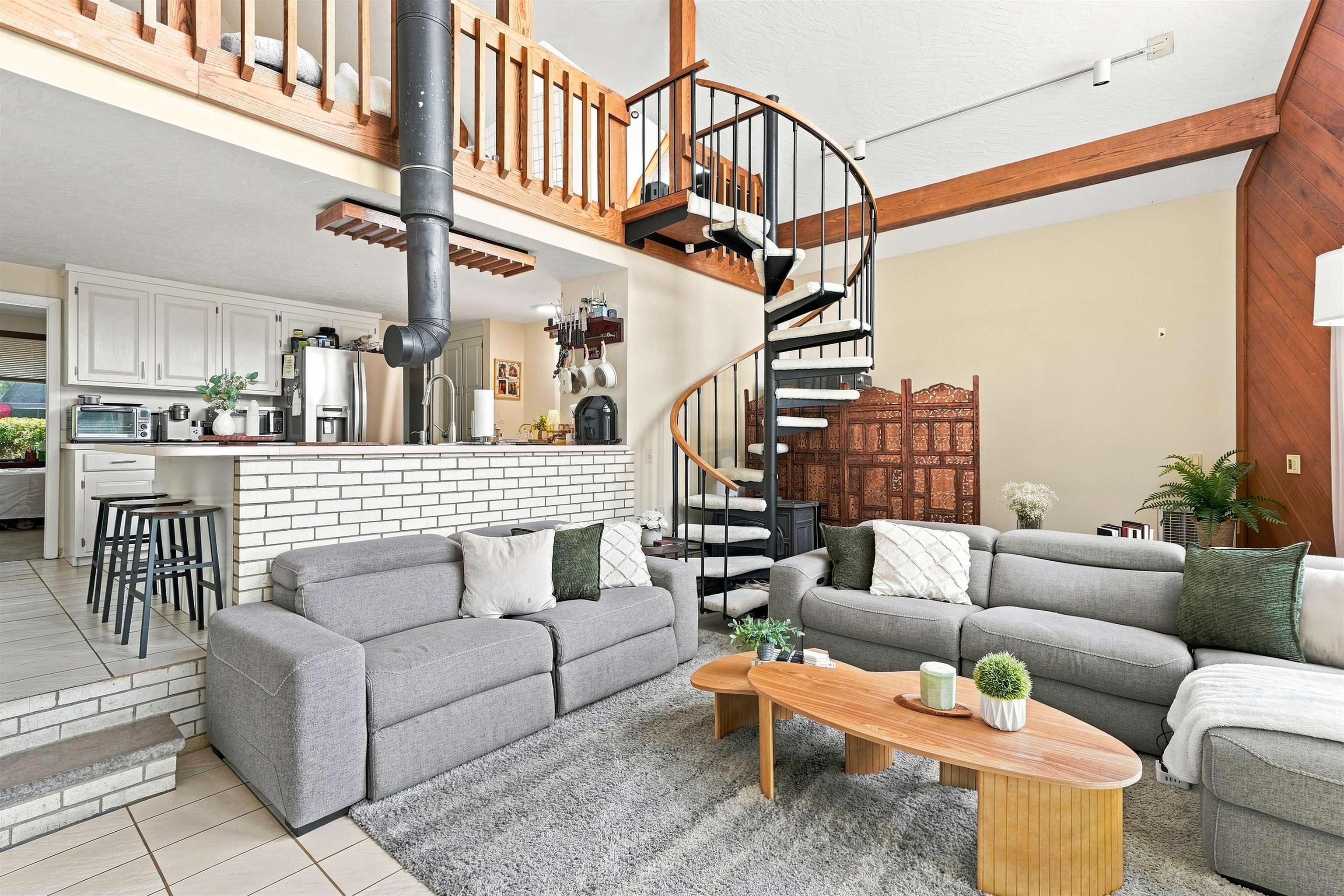 21 Oak Street Property Photo 8