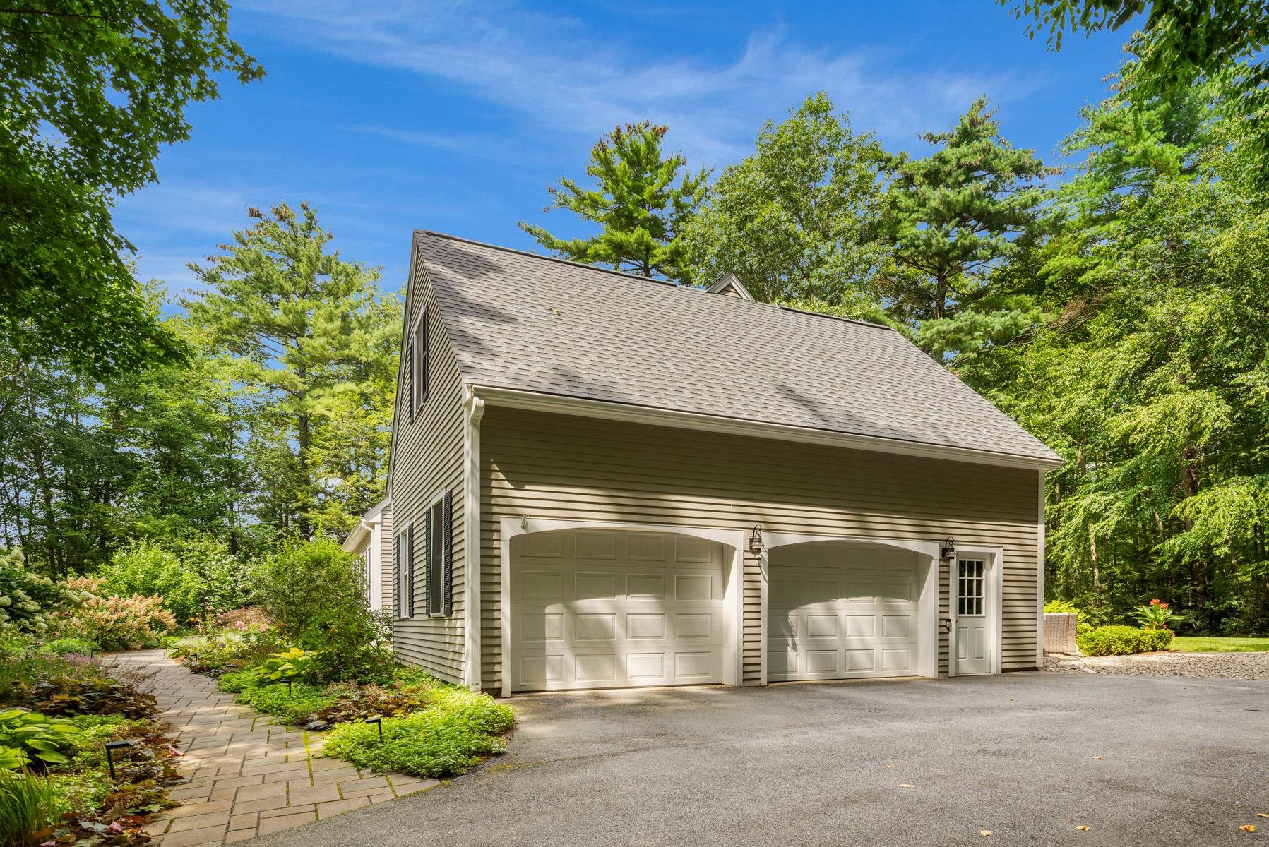 26 Winding Brook Drive Property Photo 32