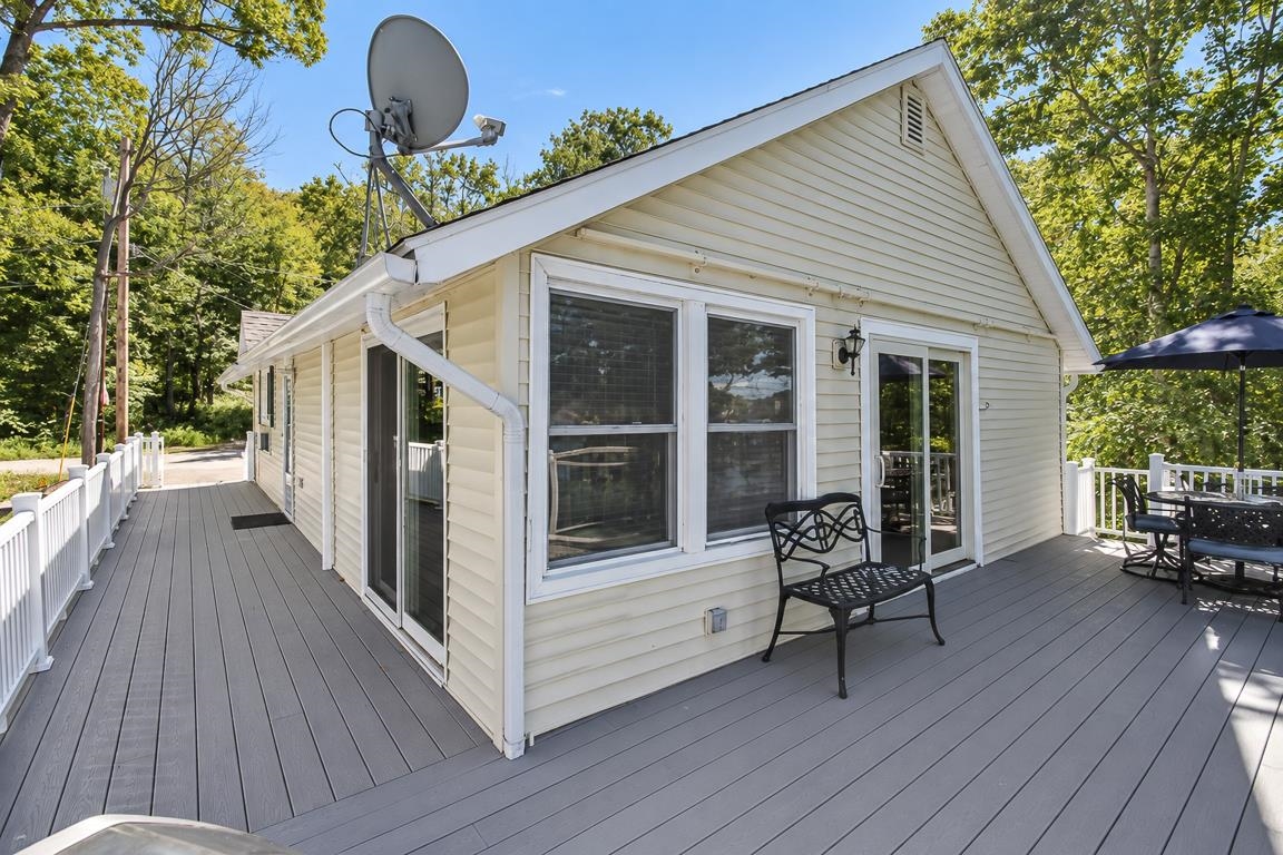 107 Lakeshore Drive Property Photo 3