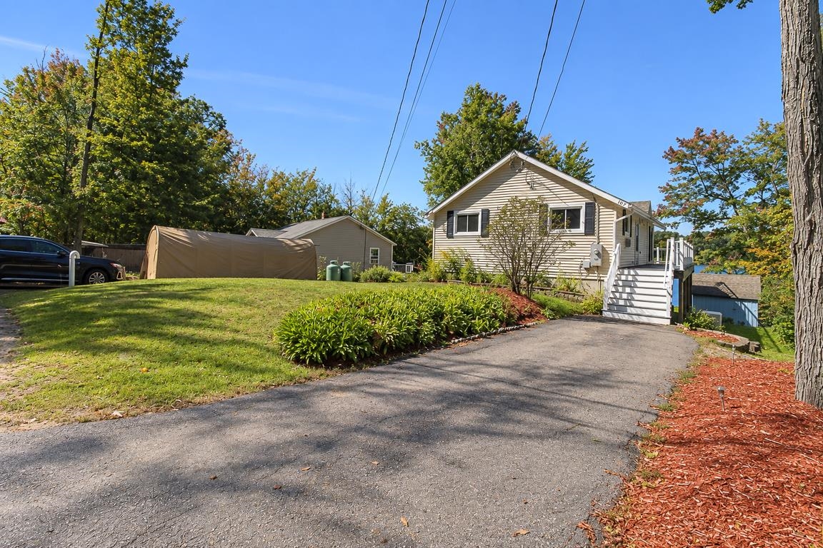 107 Lakeshore Drive Property Photo 4