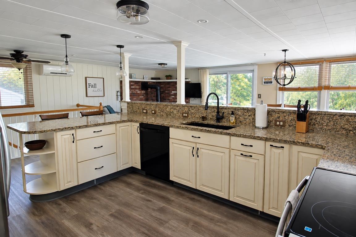 107 Lakeshore Drive Property Photo 7