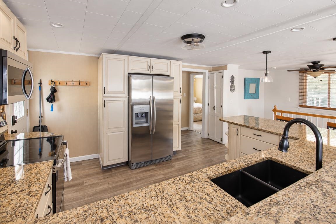 107 Lakeshore Drive Property Photo 8