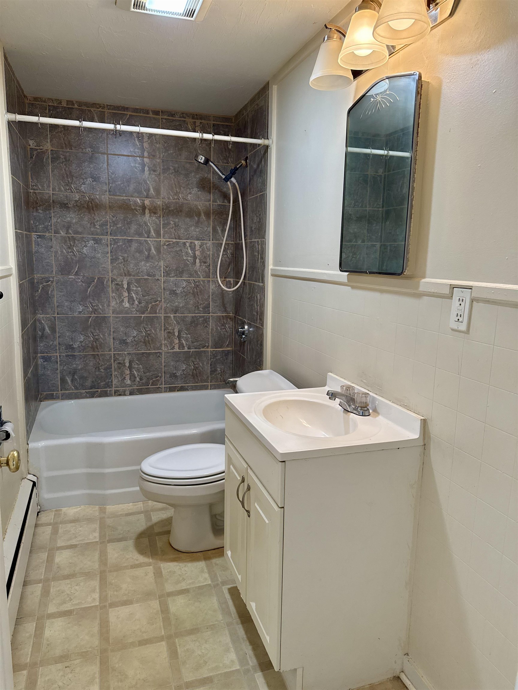282 Cartier Street Property Photo 8