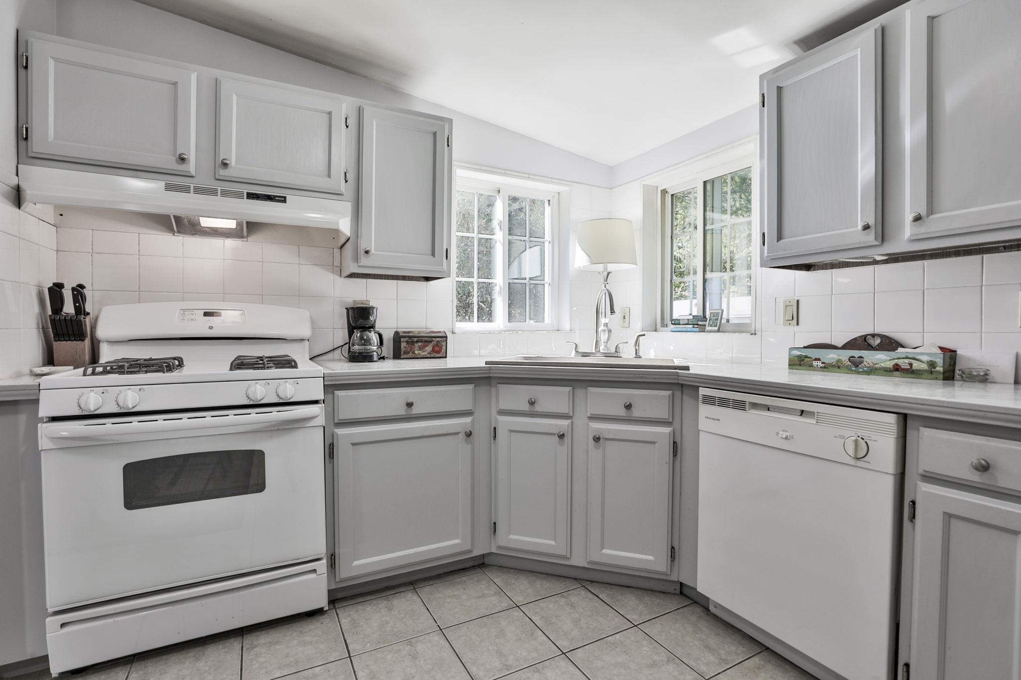 8 Aberdeen Drive Property Photo 6