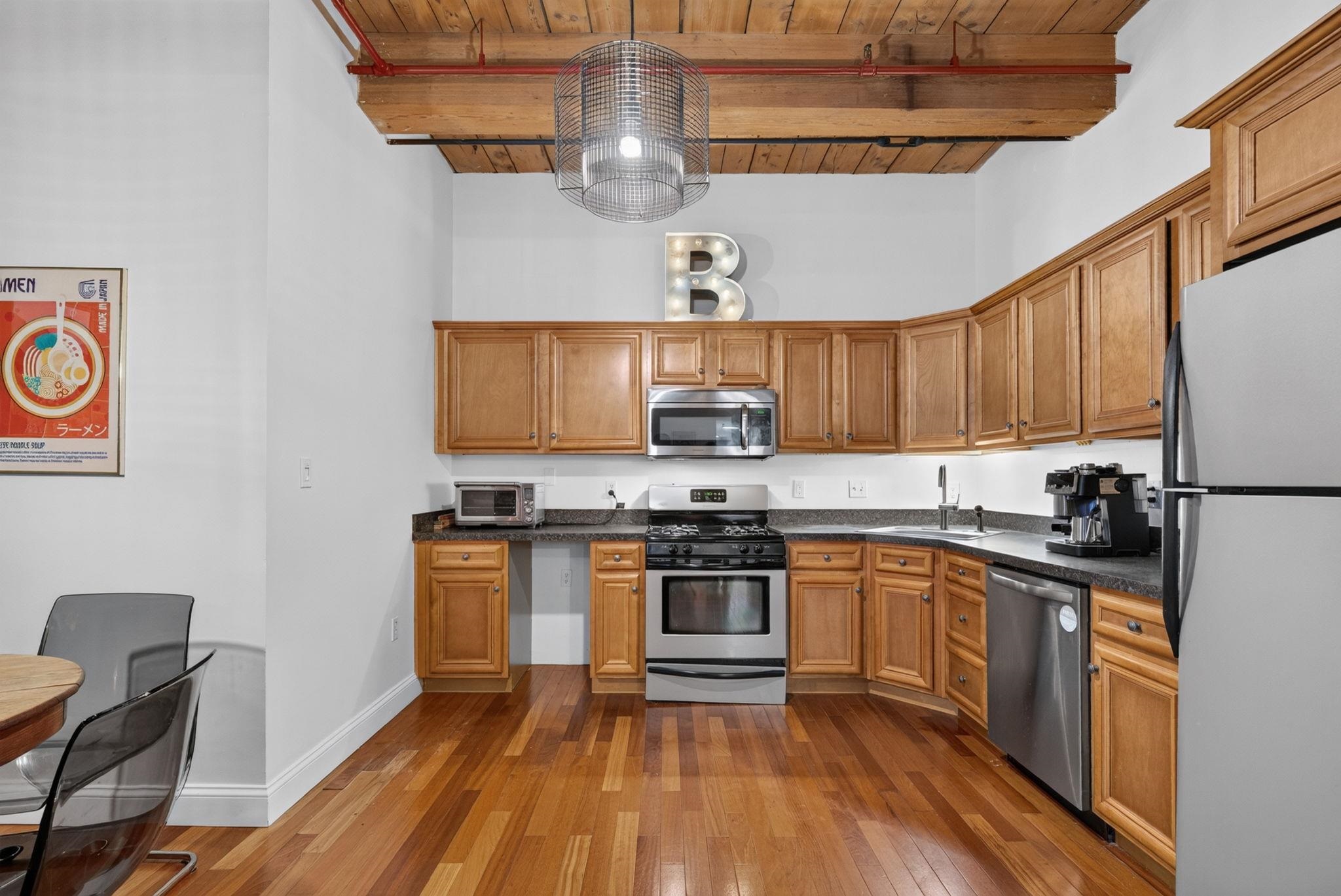 471 Silver Street Property Photo 9