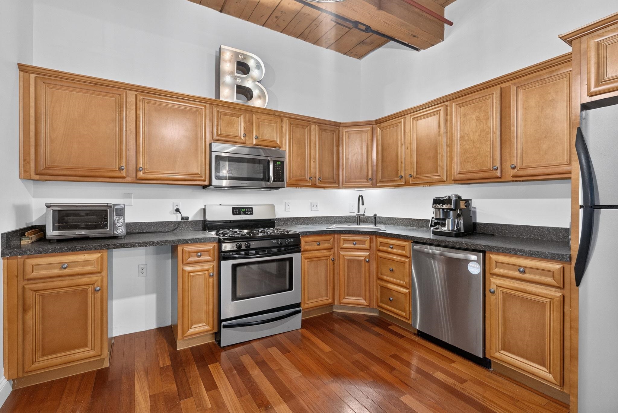 471 Silver Street Property Photo 10