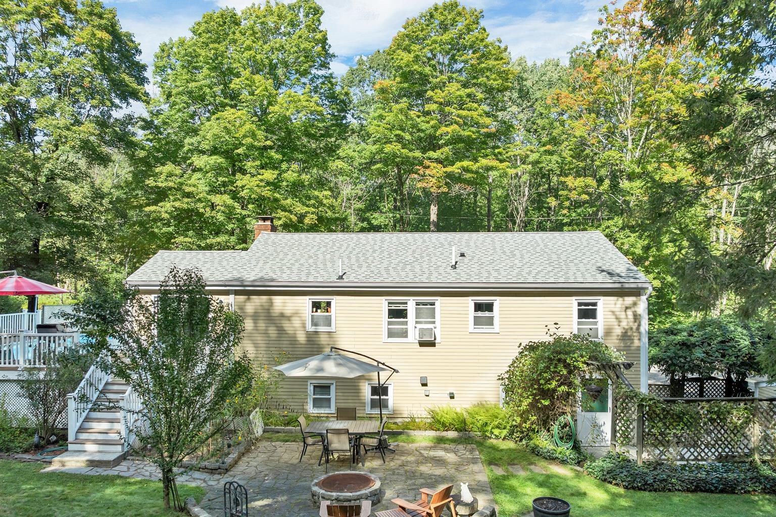 33 Gale Village Road Property Photo 5