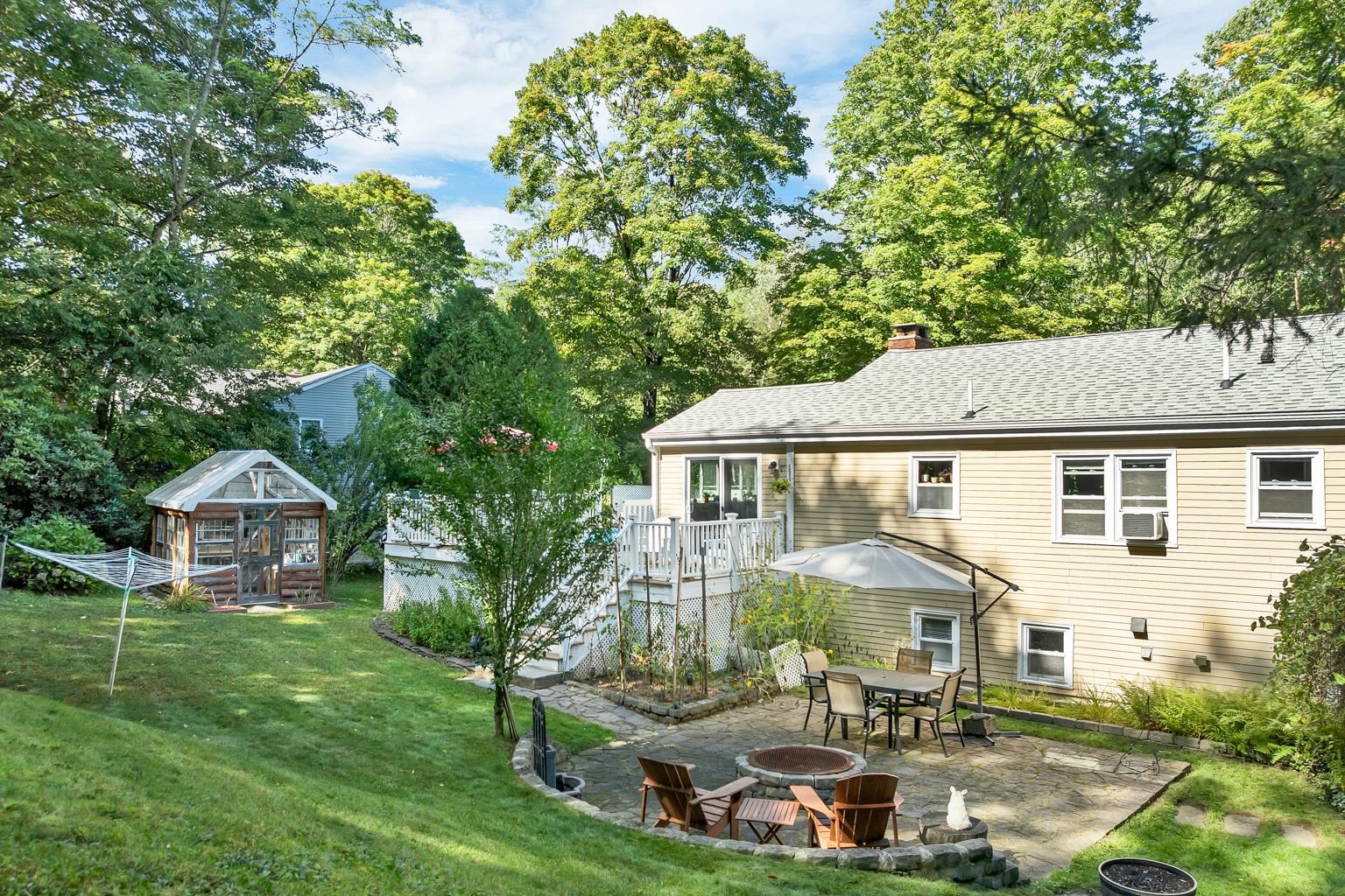 33 Gale Village Road Property Photo 6
