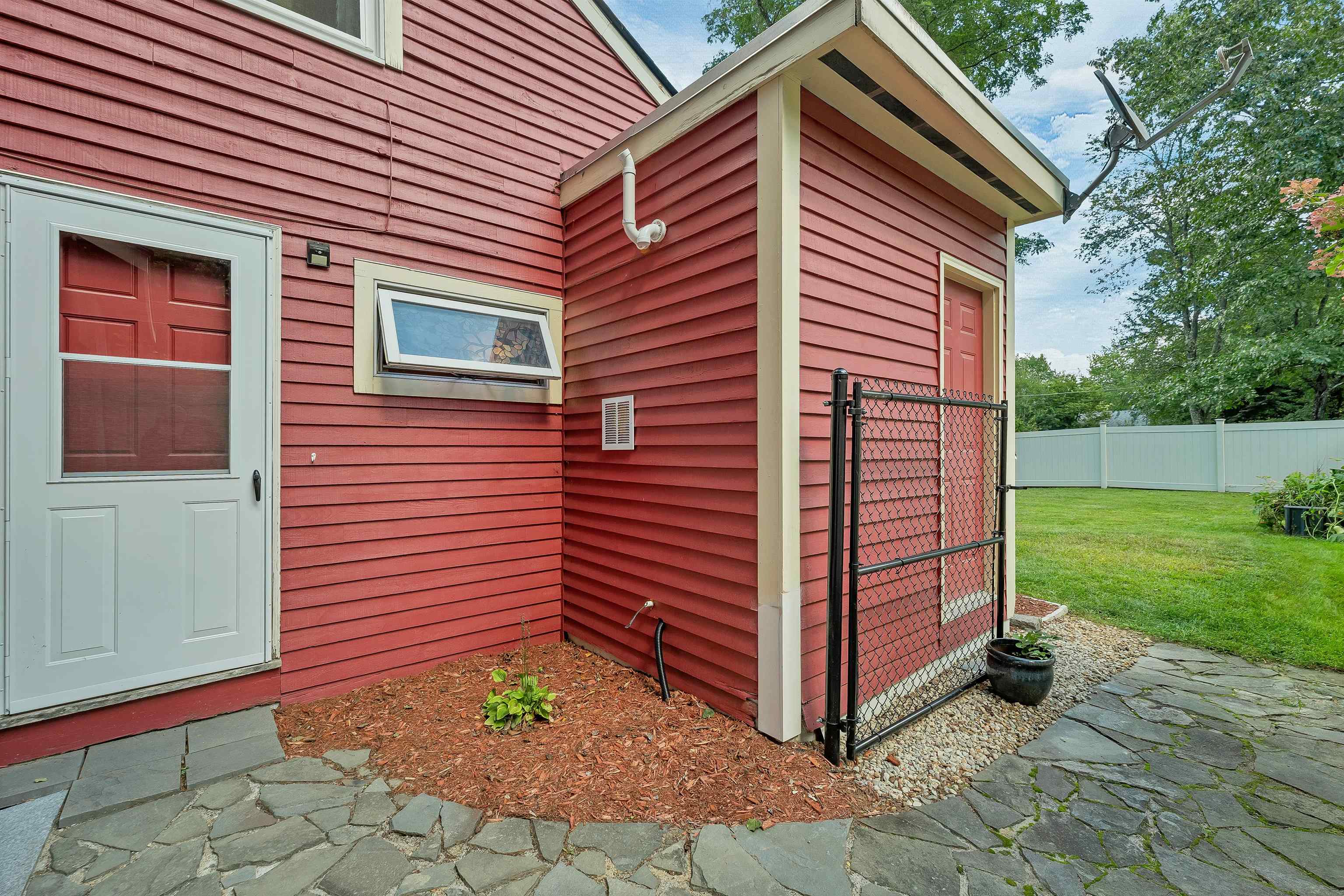 49 River Road Property Photo 43