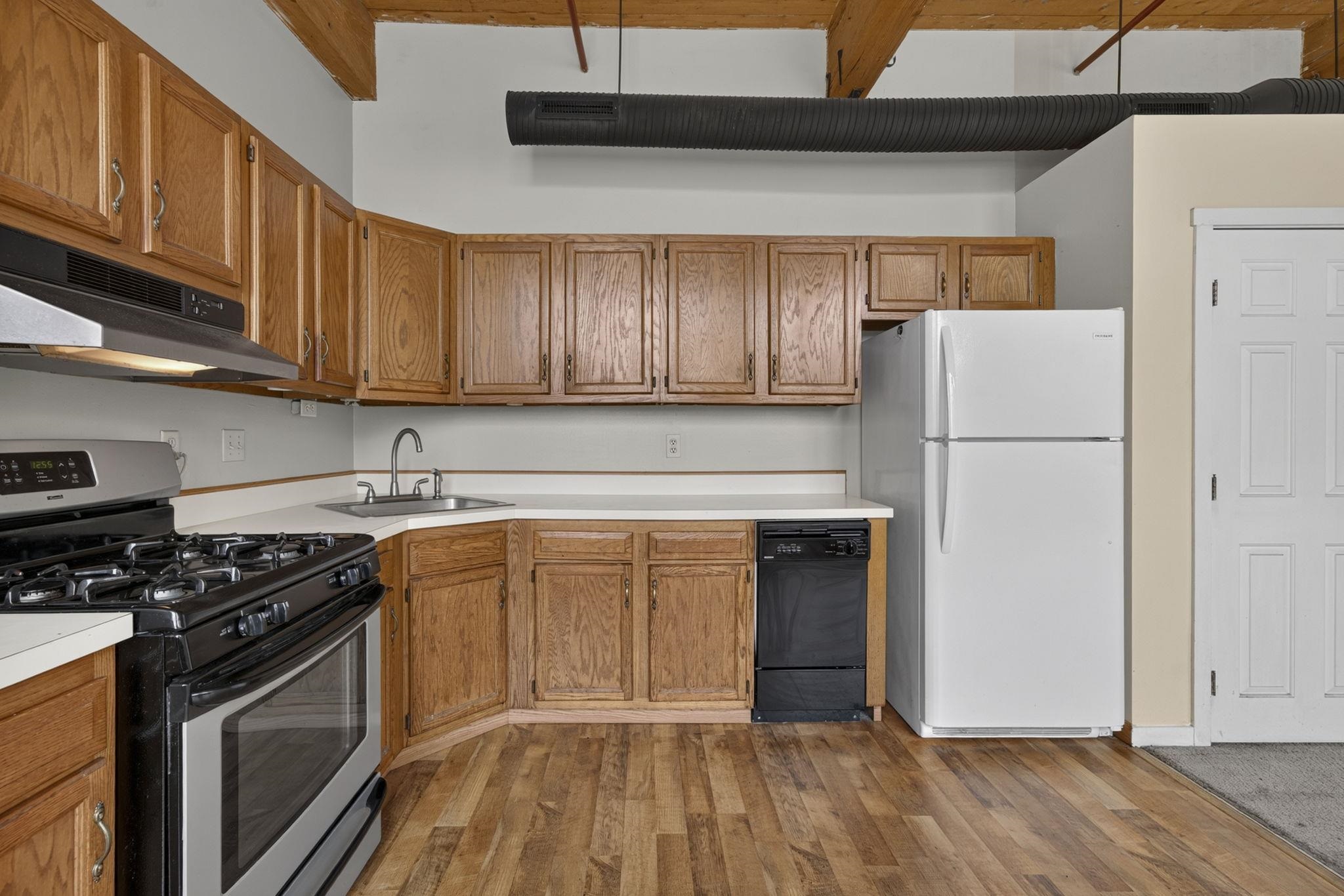 470 Silver Street Property Photo 11
