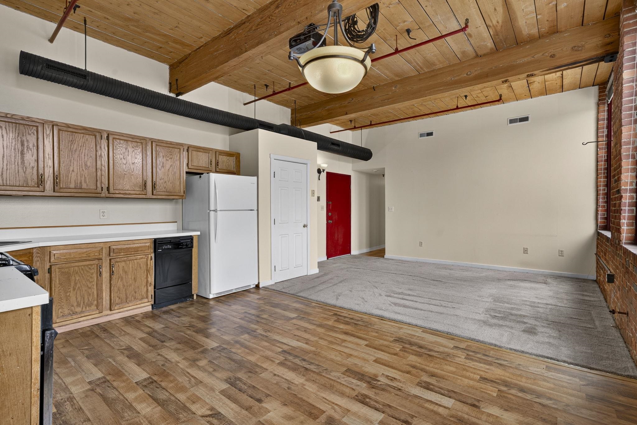 470 Silver Street Property Photo 13
