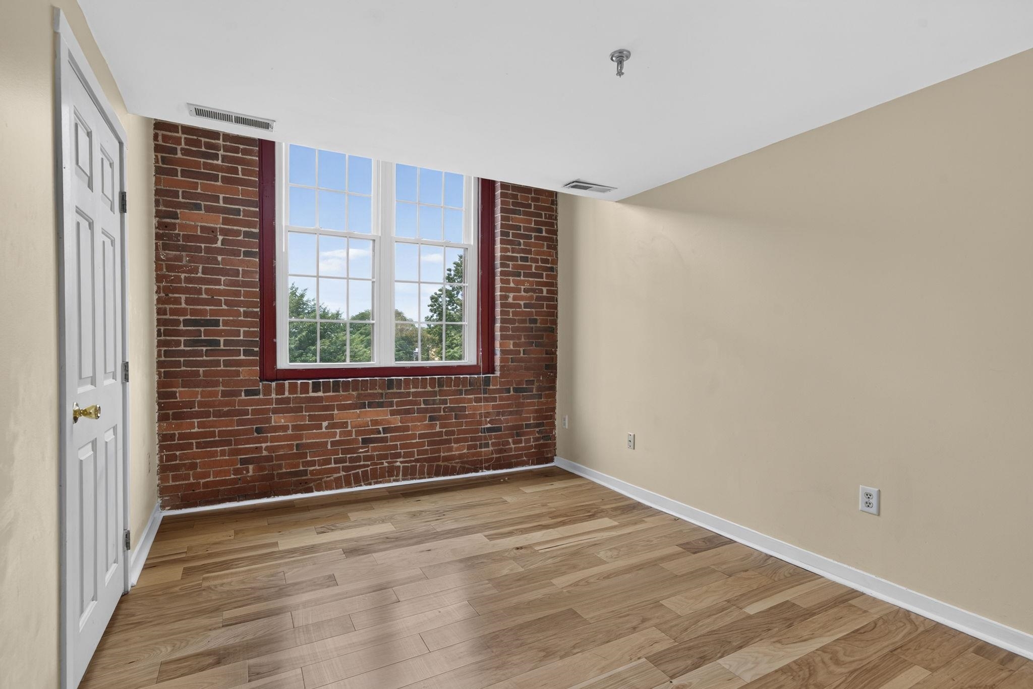 470 Silver Street Property Photo 22