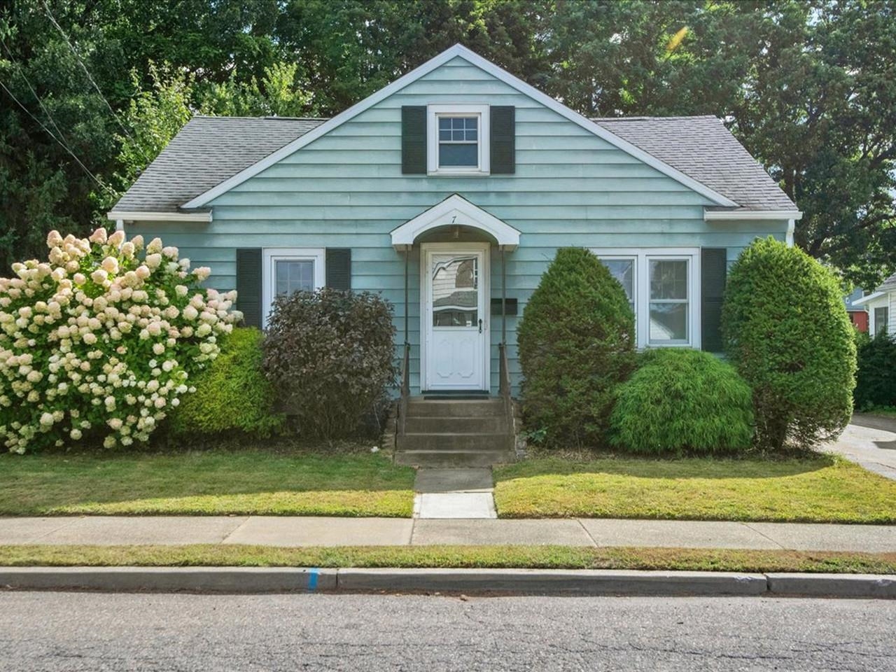 7 Roland Court Property Photo 1