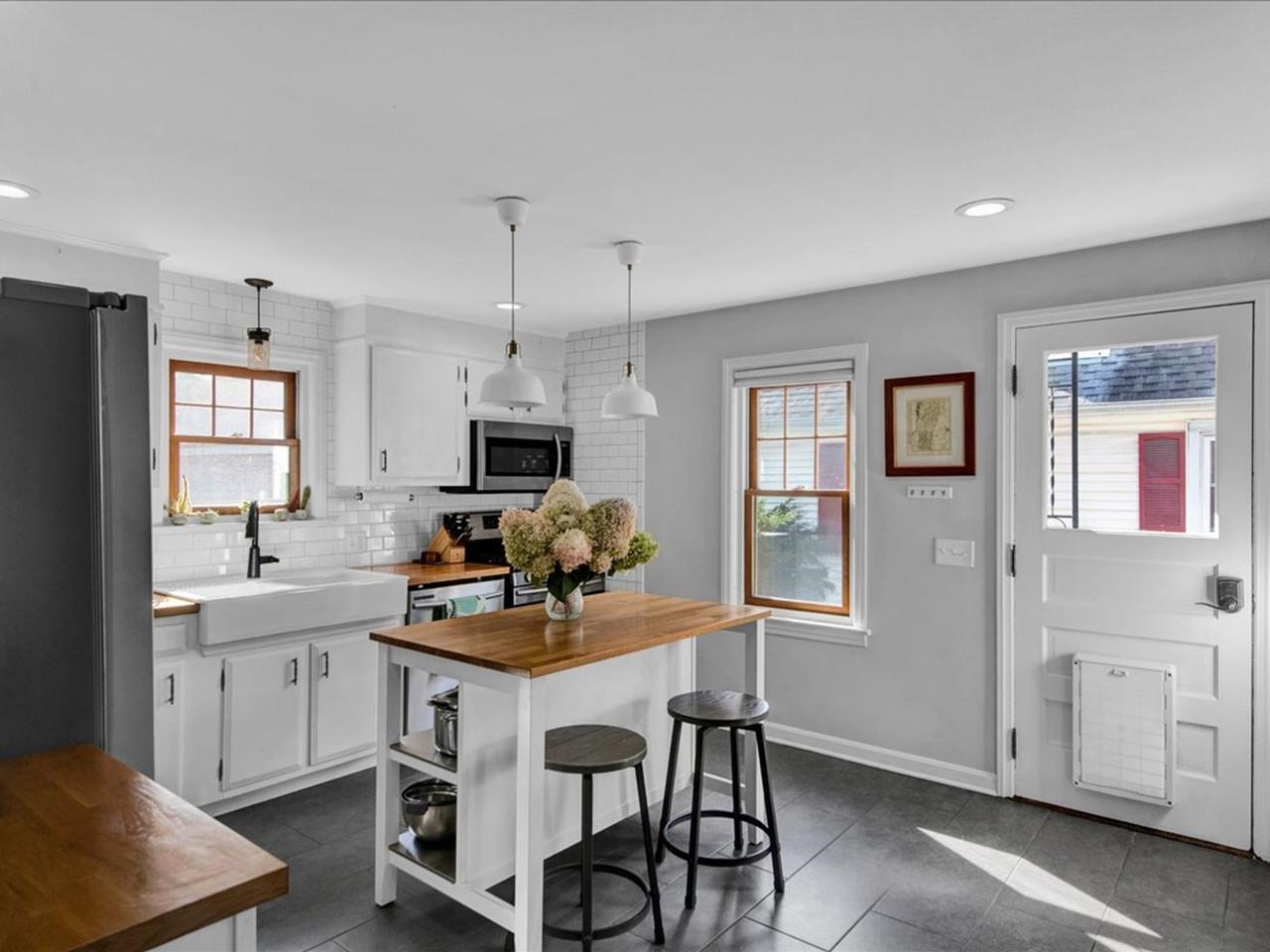 7 Roland Court Property Photo 2