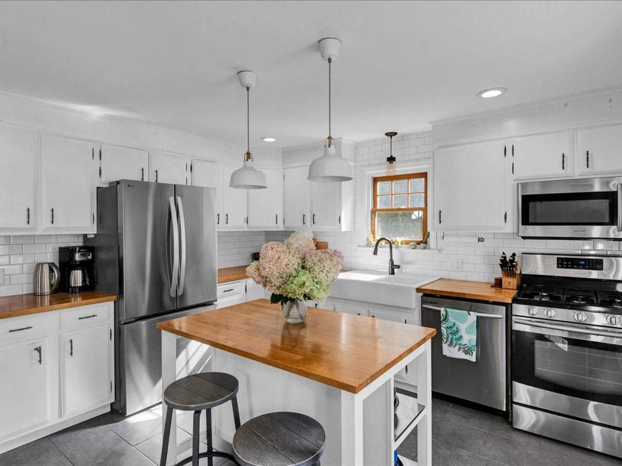 7 Roland Court Property Photo 3