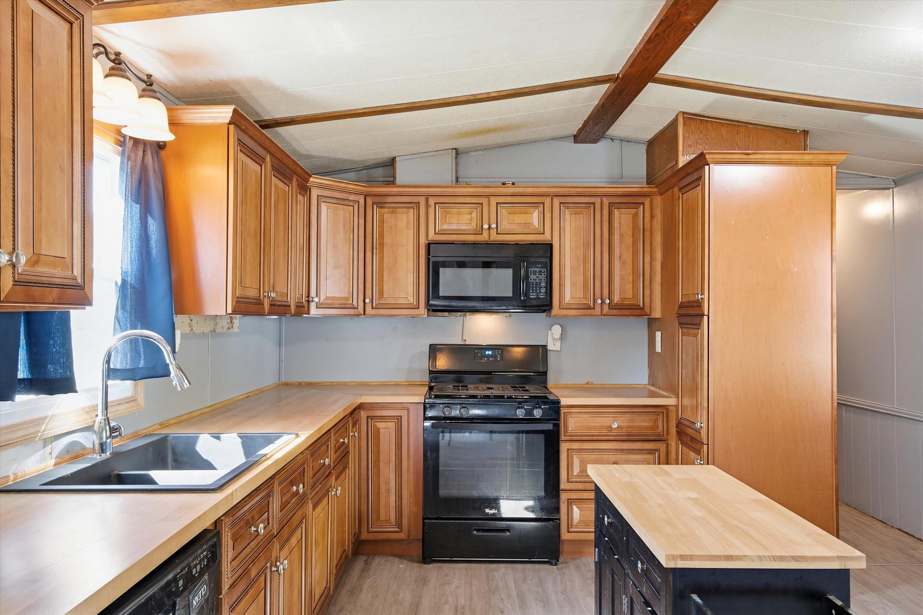 33 Longmeadow Drive Property Photo 6