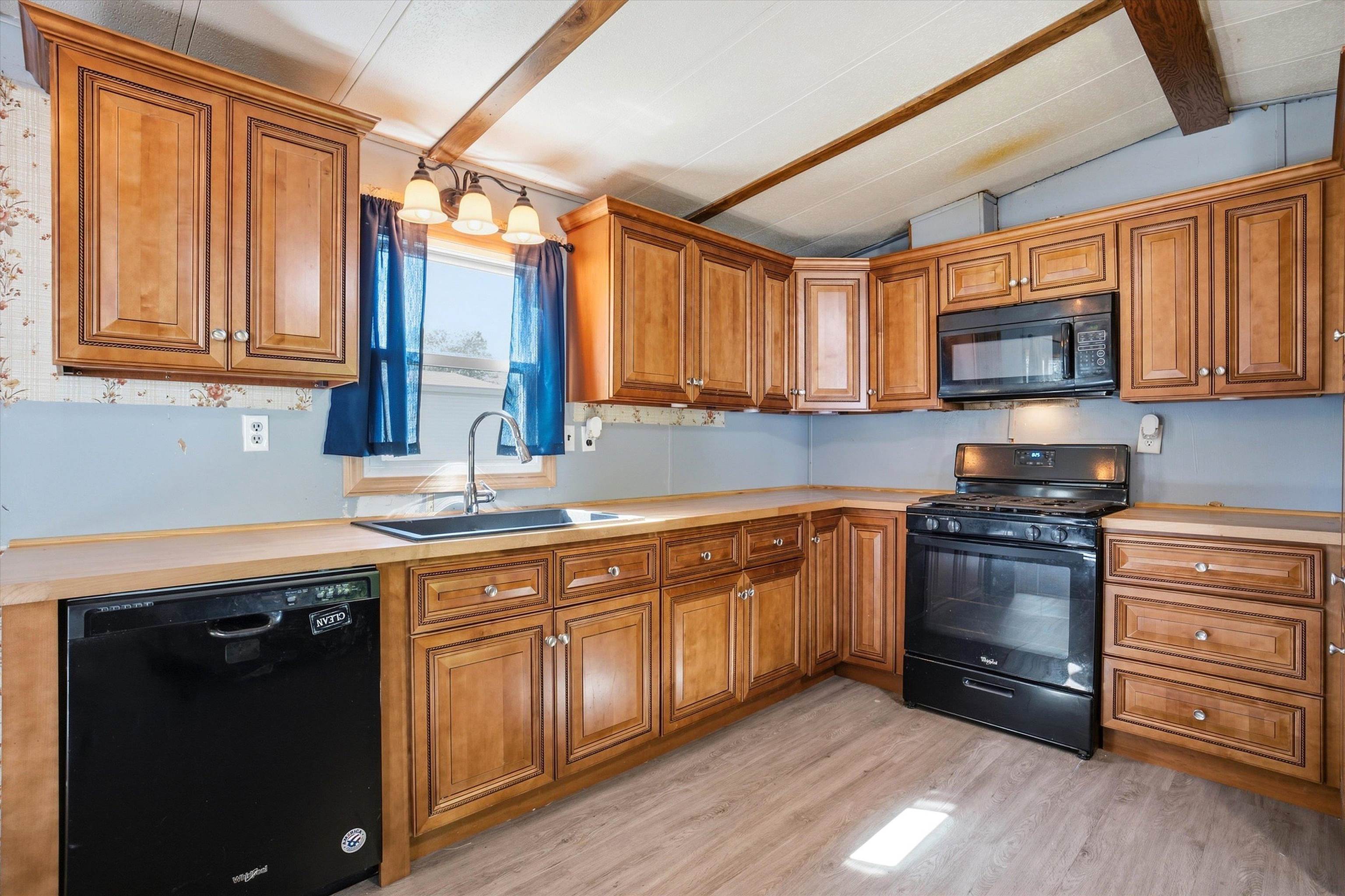 33 Longmeadow Drive Property Photo 7