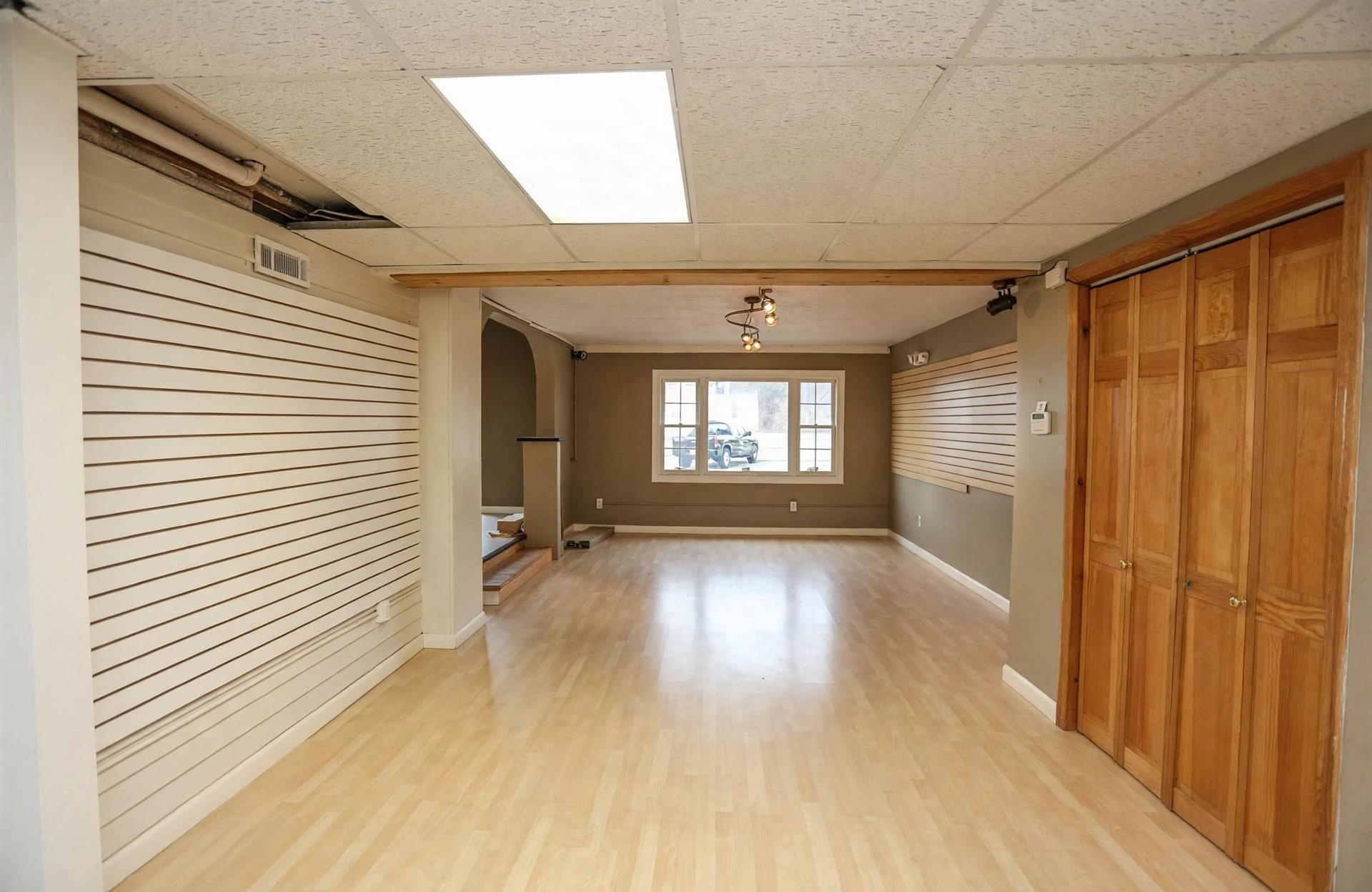 273 S River Road Property Photo 6